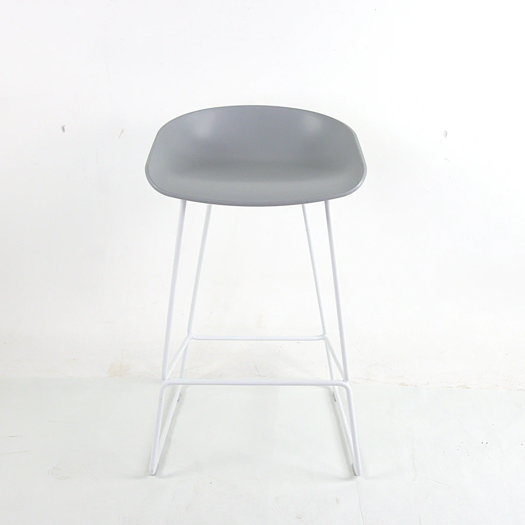 BARSTOL, "About a Stool 38", vit lackerad metallstomme, sits av grå