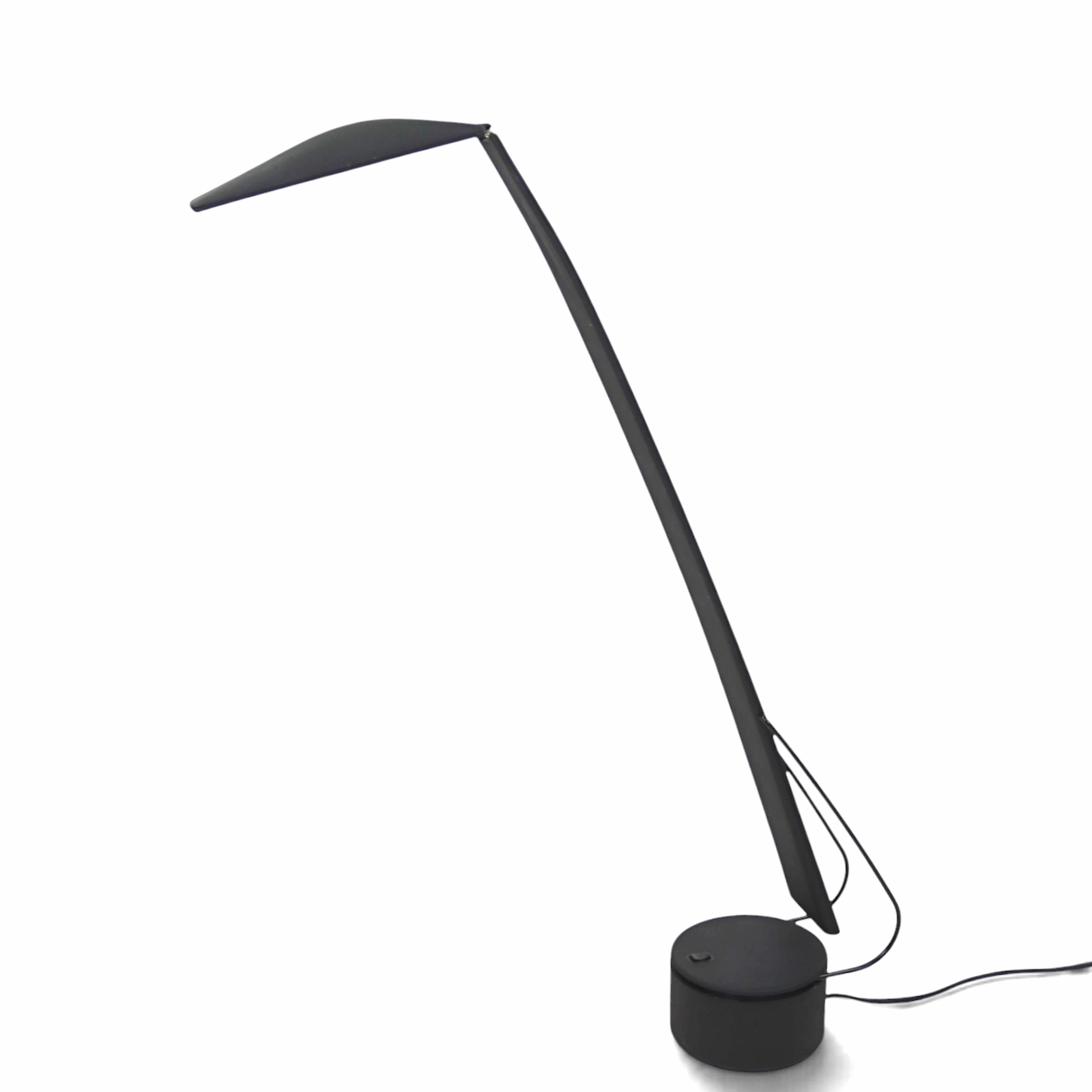 MARIO BARBAGLIA & MARCO COLOMBO. Bordslampa, "Dove", en ljuspunkt