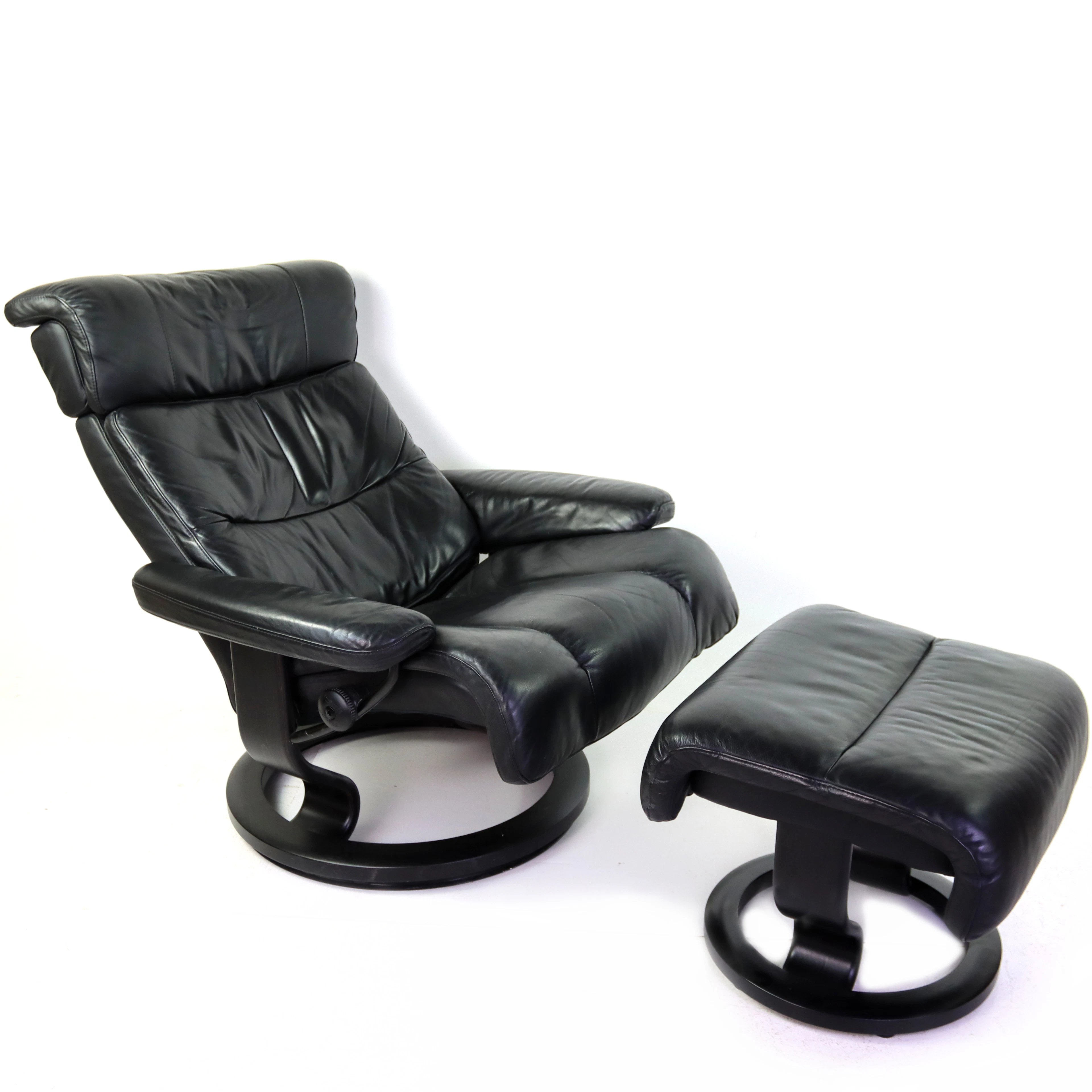 FÅTÖLJ och FOTPALL, "Stressless", snurr- & ställbar, svart skinn
