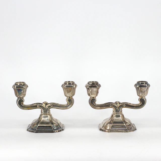 LJUSSTAKAR, ett par tvåarmade, silver 835, 1900-talets mitt.