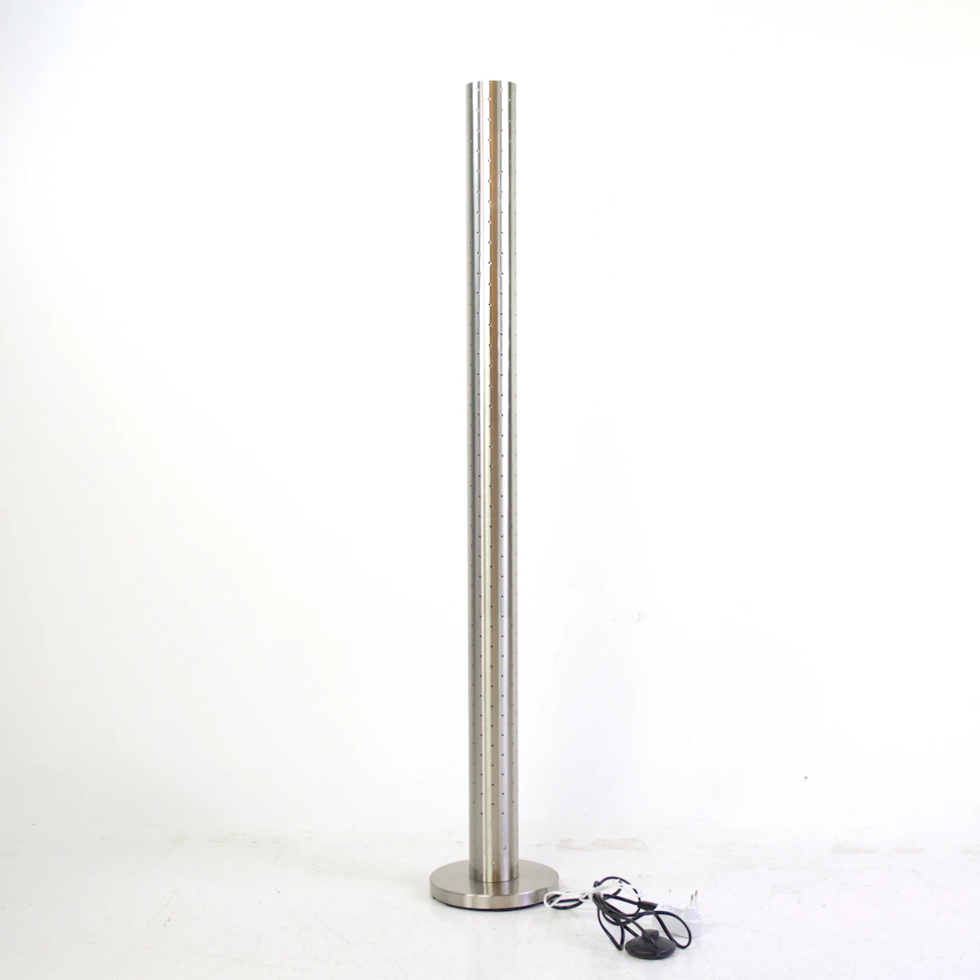 GOLVLAMPA, cylinderformat perforerat stål, nutida.
