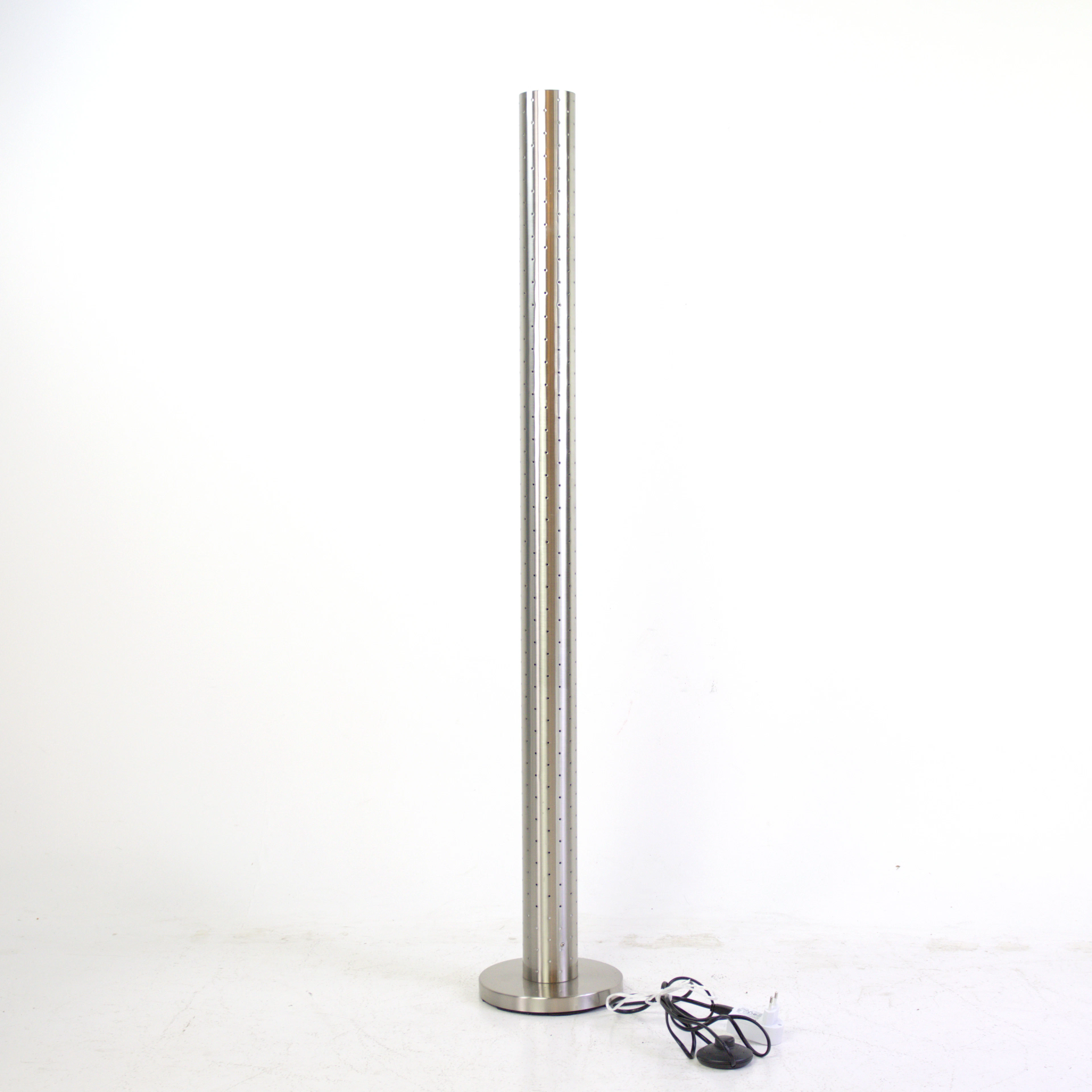 GOLVLAMPA, cylinderformat perforerat stål, nutida.