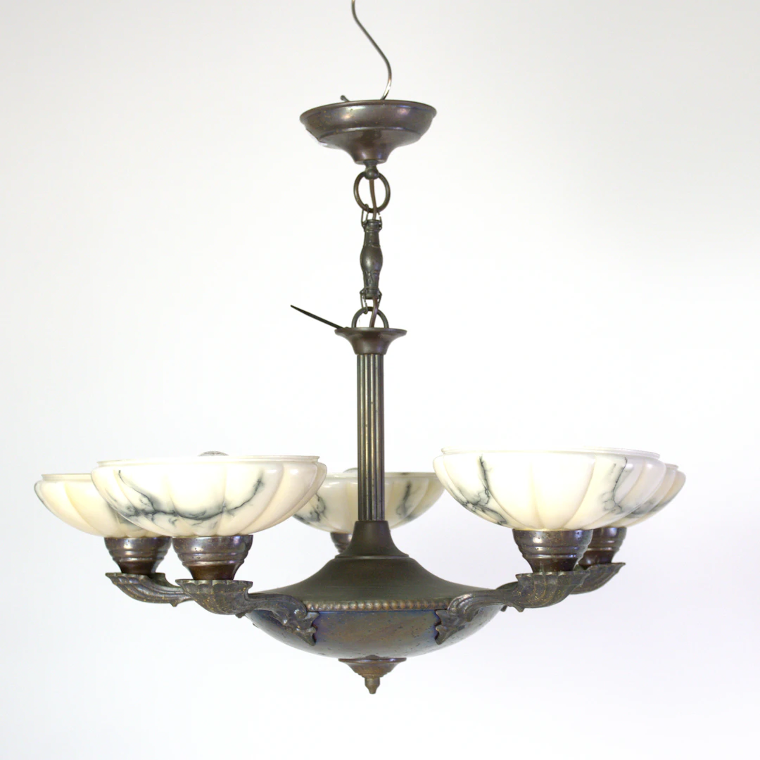 TAKLAMPA, art deco, stomme av mässing, fem ljuspunkter, kupor av glas