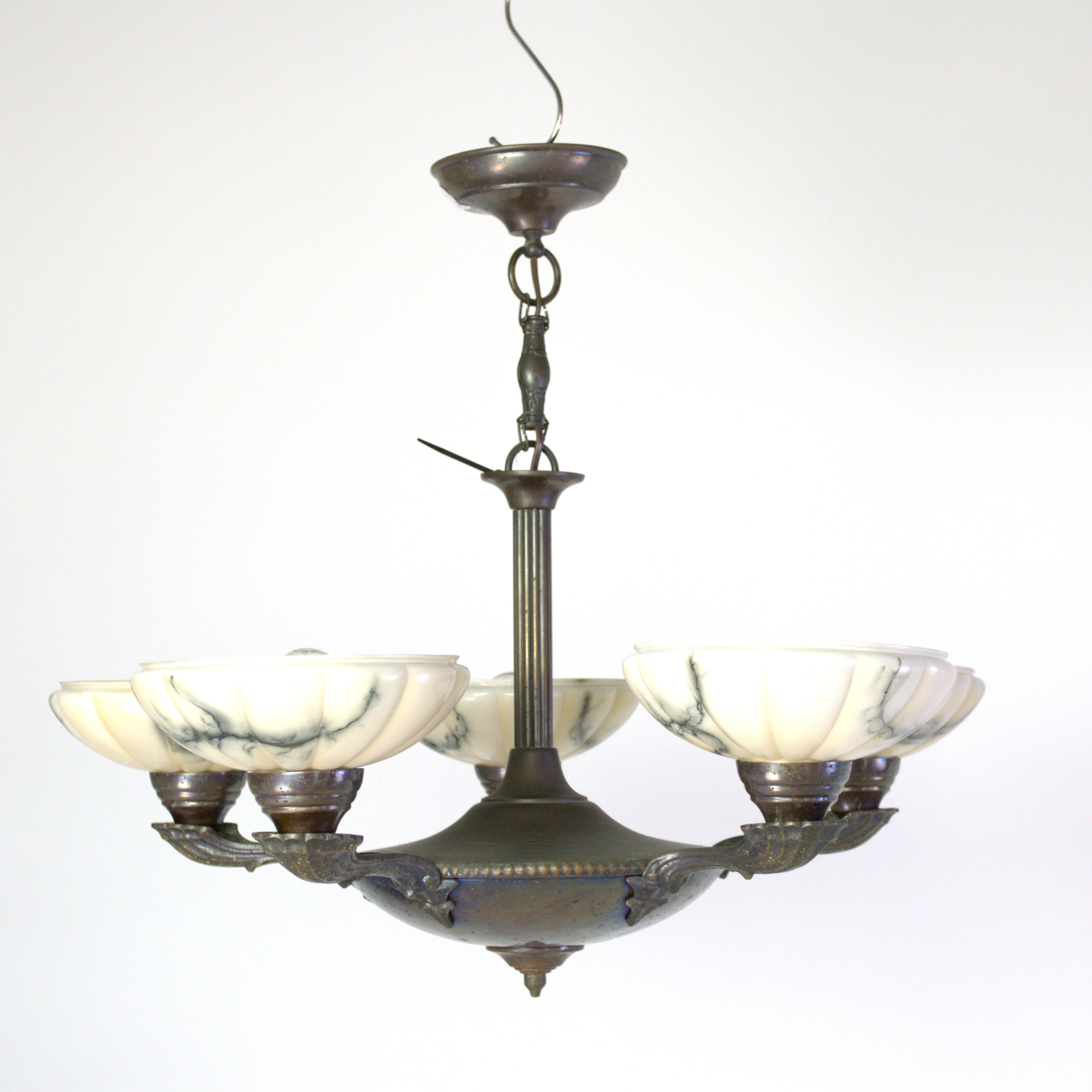 TAKLAMPA, art deco, stomme av mässing, fem ljuspunkter, kupor av glas