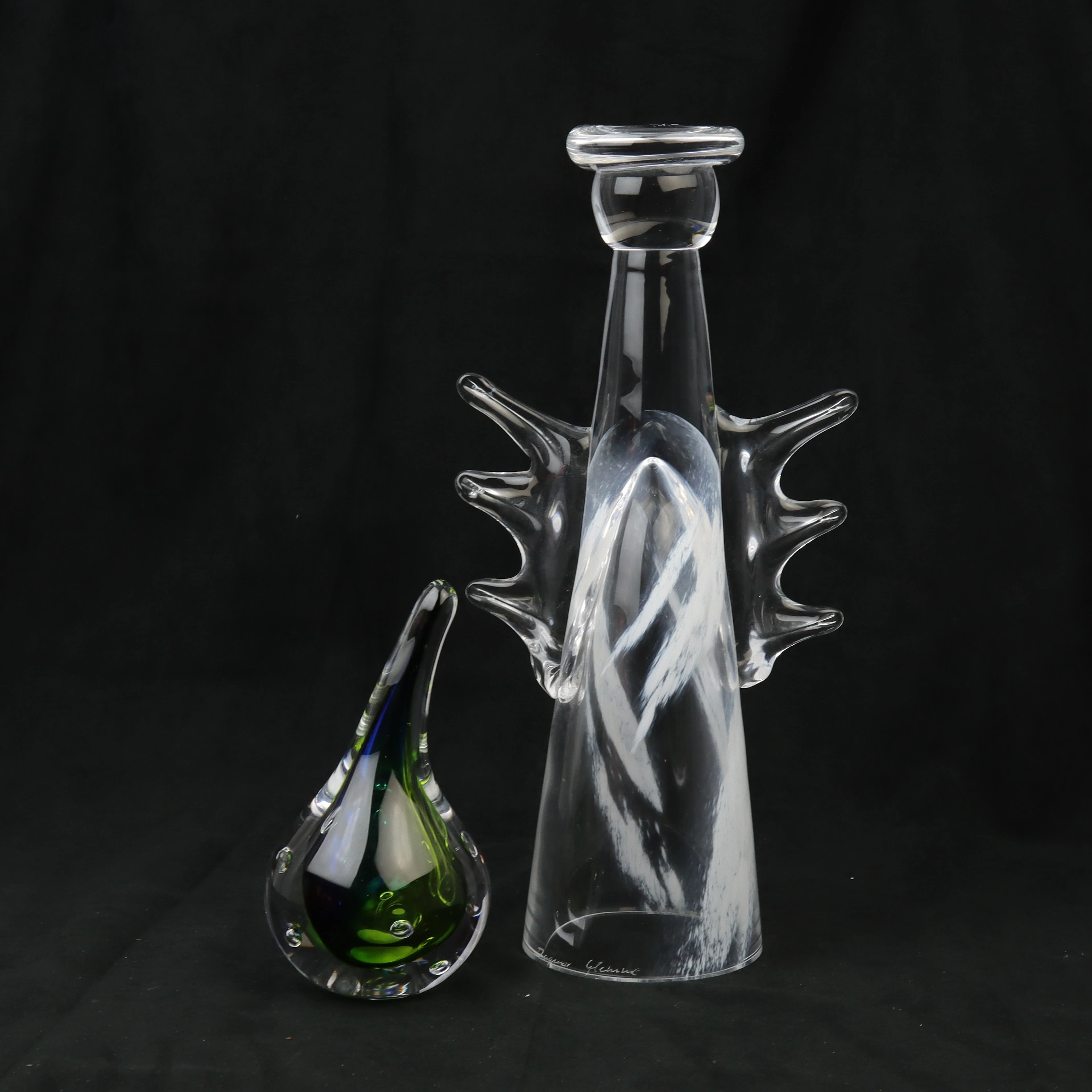 DAGMAR GLEMME. Skulptur och/eller vas av klarglas + flerfärgad glasskulptur