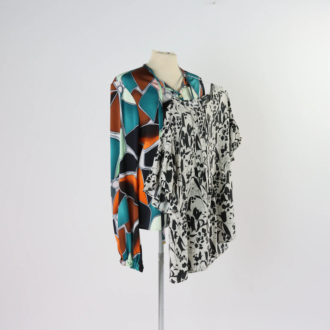 BLUSAR, två st, Diane von Furstenberg och Weekend MaxMara, 100% siden, nutida.