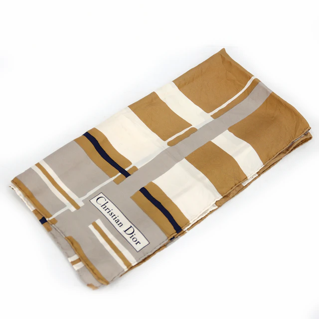CHRISTIAN DIOR. Scarf, siden, ca 74 x 74 cm, 1970/80-tal.