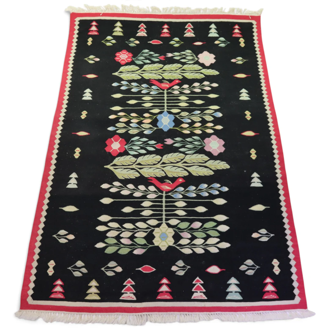 RÖLLAKAN, ull, ca 179 x 122 cm, floralt mönster och stiliserade fåglar.