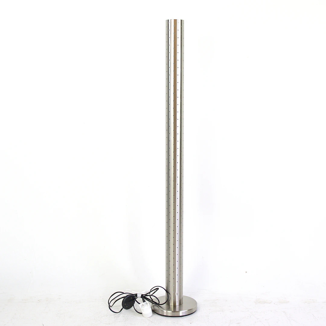 GOLVLAMPA, cylinderformat perforerat stål, nutida.