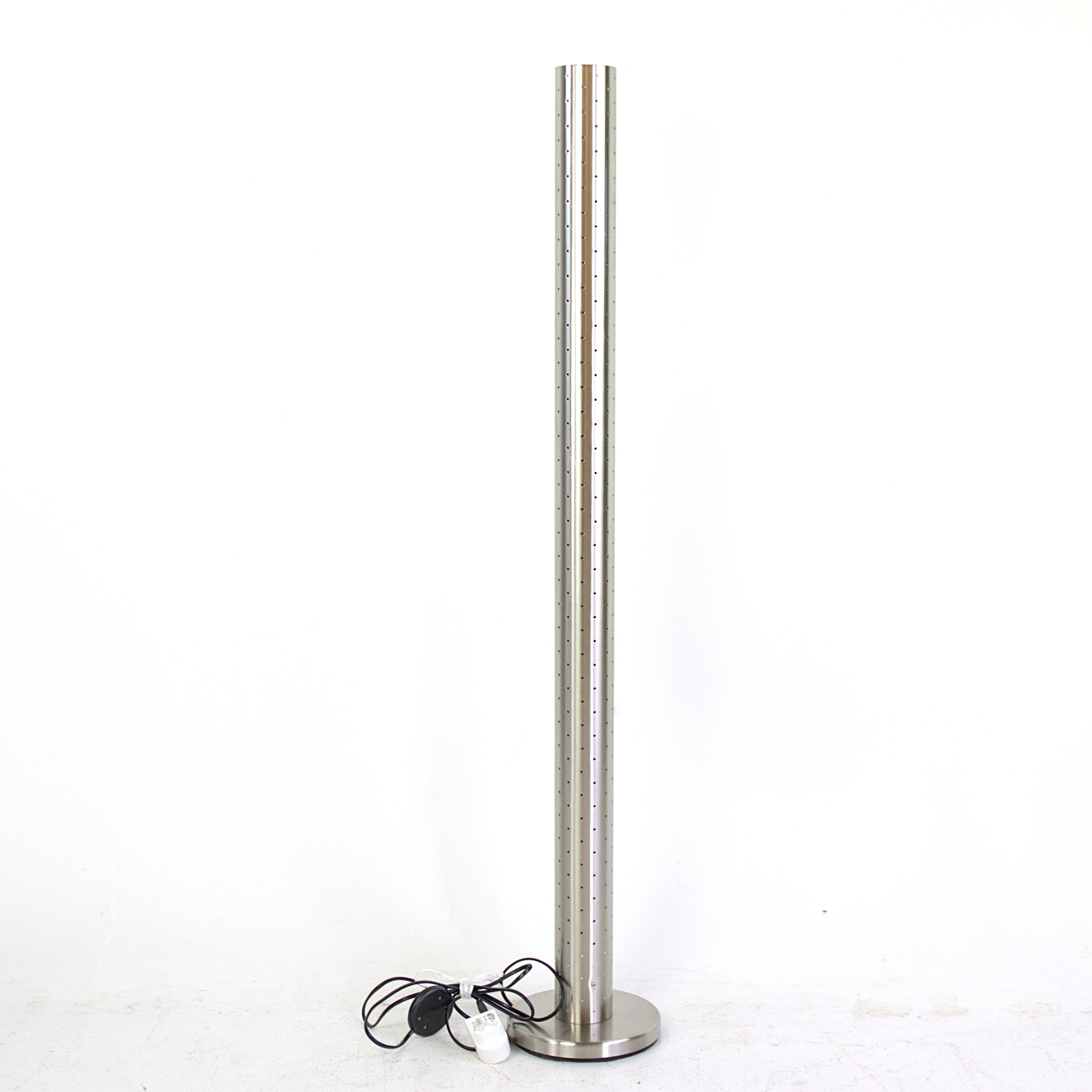GOLVLAMPA, cylinderformat perforerat stål, nutida.