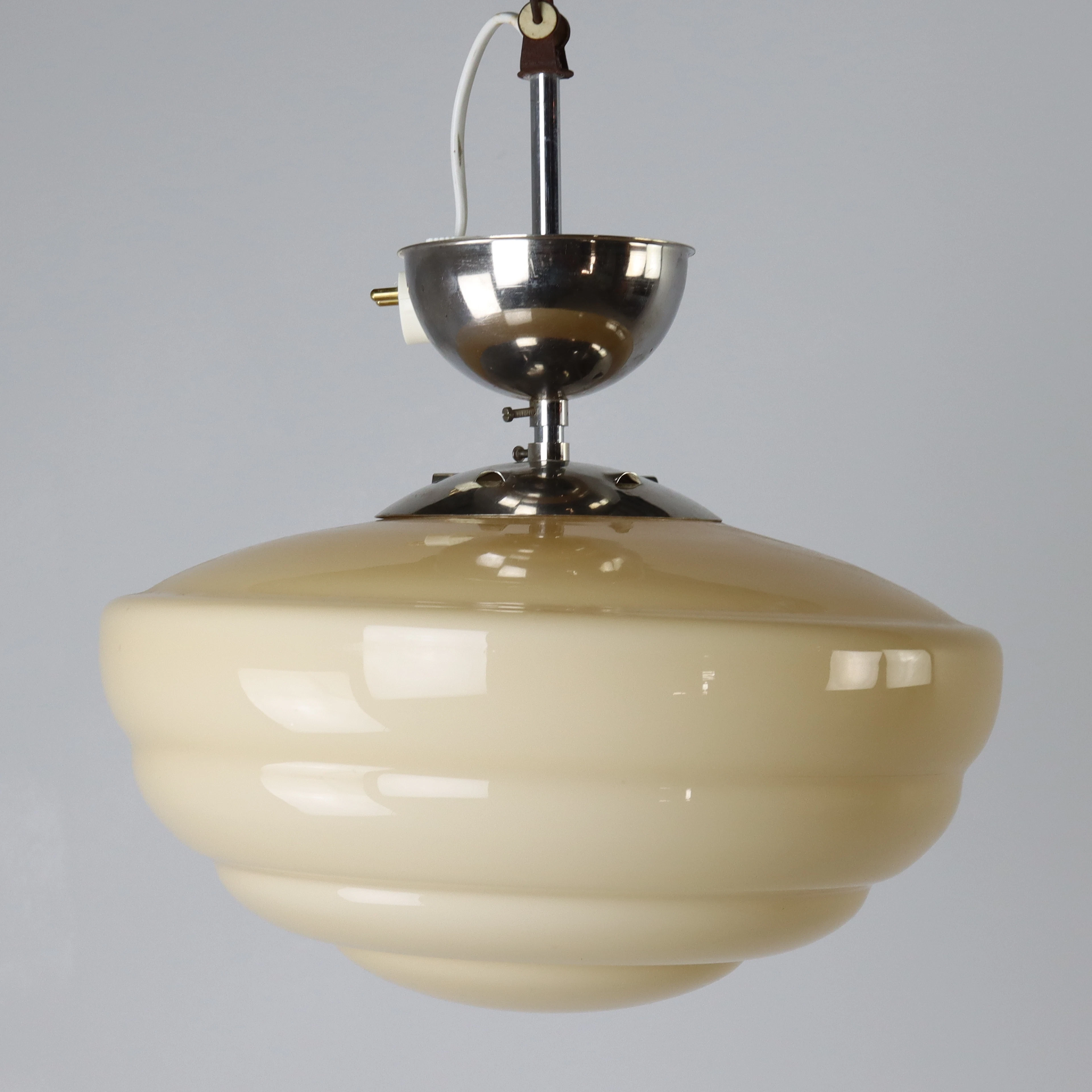 TAKLAMPA, kromat stag, honungsfärgad kupa av glas, art deco, 1940-tal.