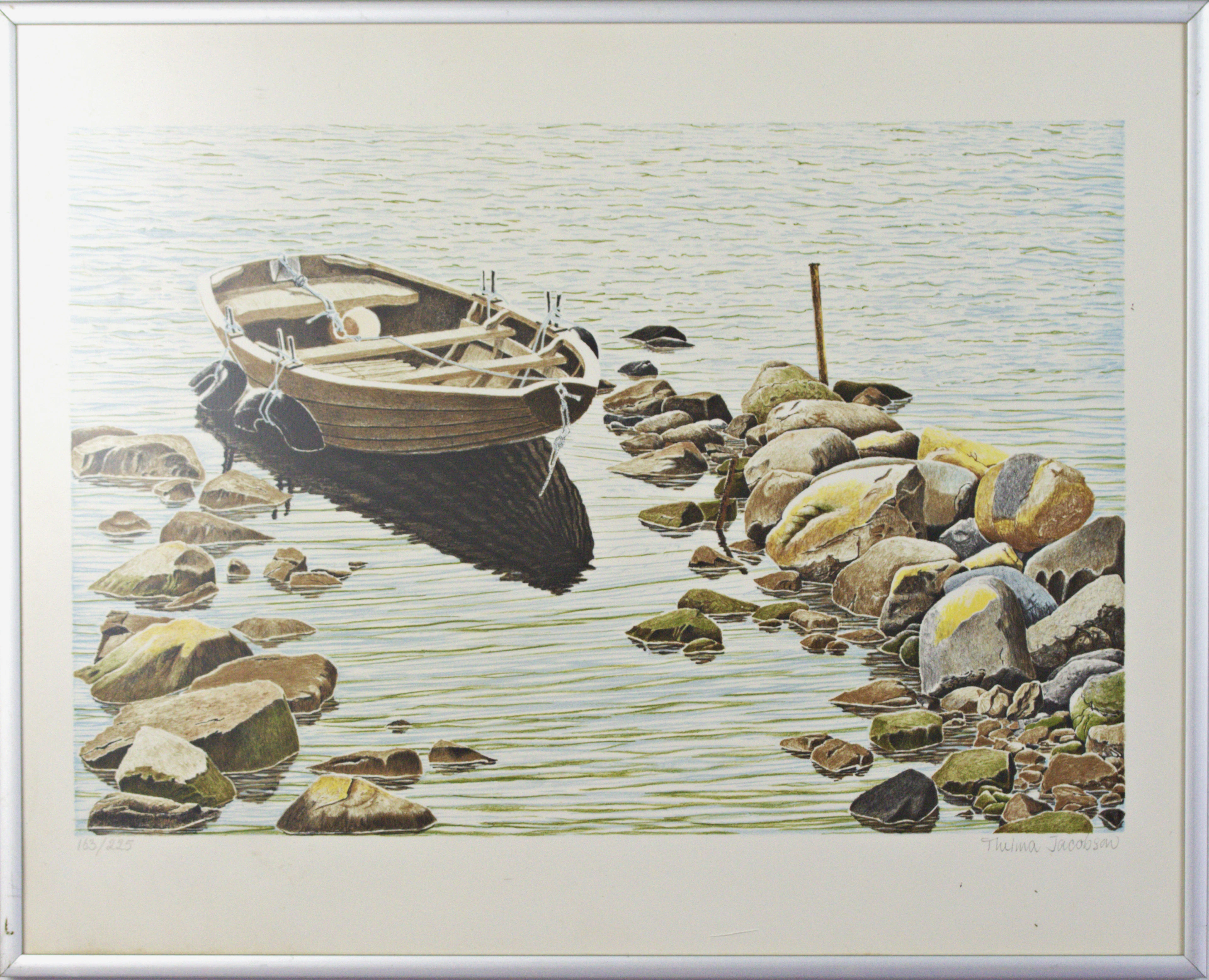 THELMA JACOBSSON. Litografi, 118/225, båt vid strandkant med stenar, signerad.