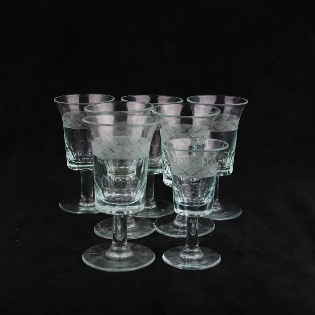 STARKVINSGLAS, 7 delar, gröntonat glas, 1900-tal.