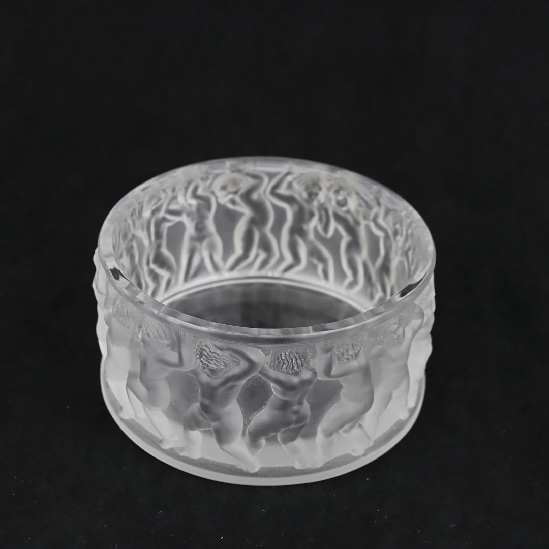 RENE LALIQUE. Skål, frostat glas, dekor i forma av barn i relief