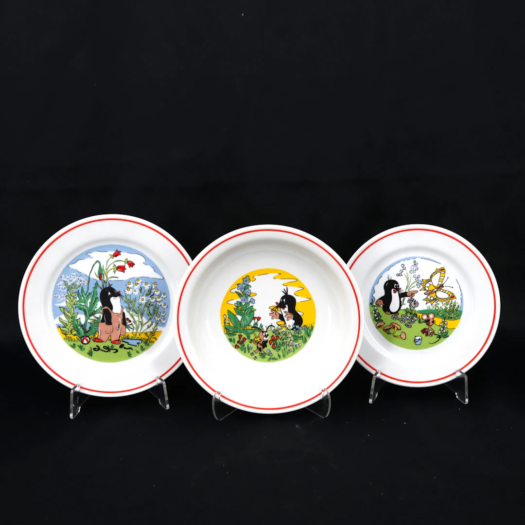 BARNSERVIS, 3 delar, porslin, "Kisvakond", Zsolnay, Ungern, sent 1900-tal.