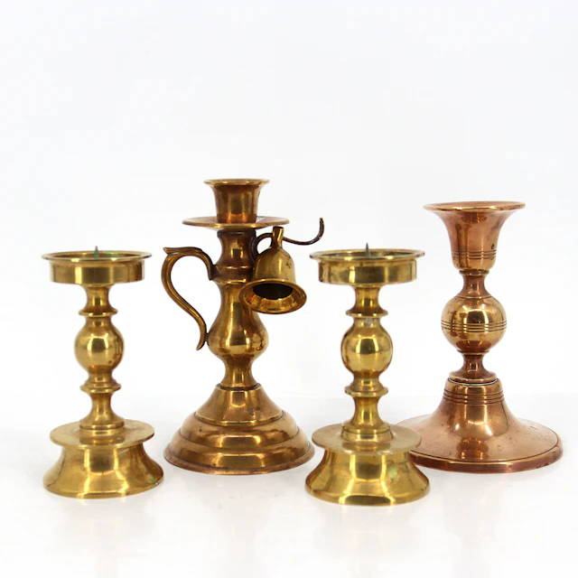 LJUSSTAKAR, 4 delar, mässing, malm, 1900-tal.