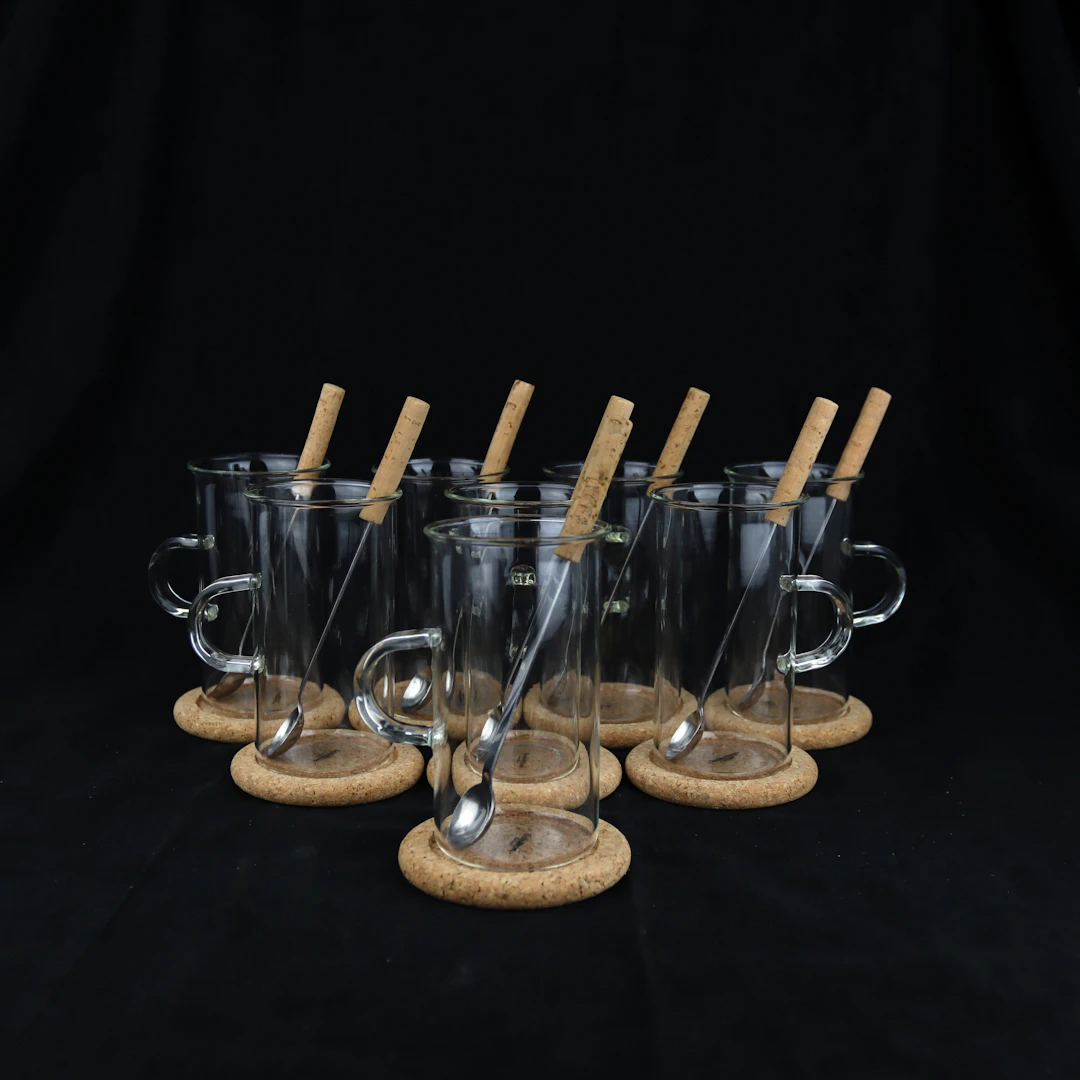 SIGNE PERSSON-MELIN. Irish coffe glas, 8 stycken, skedar och underlägg