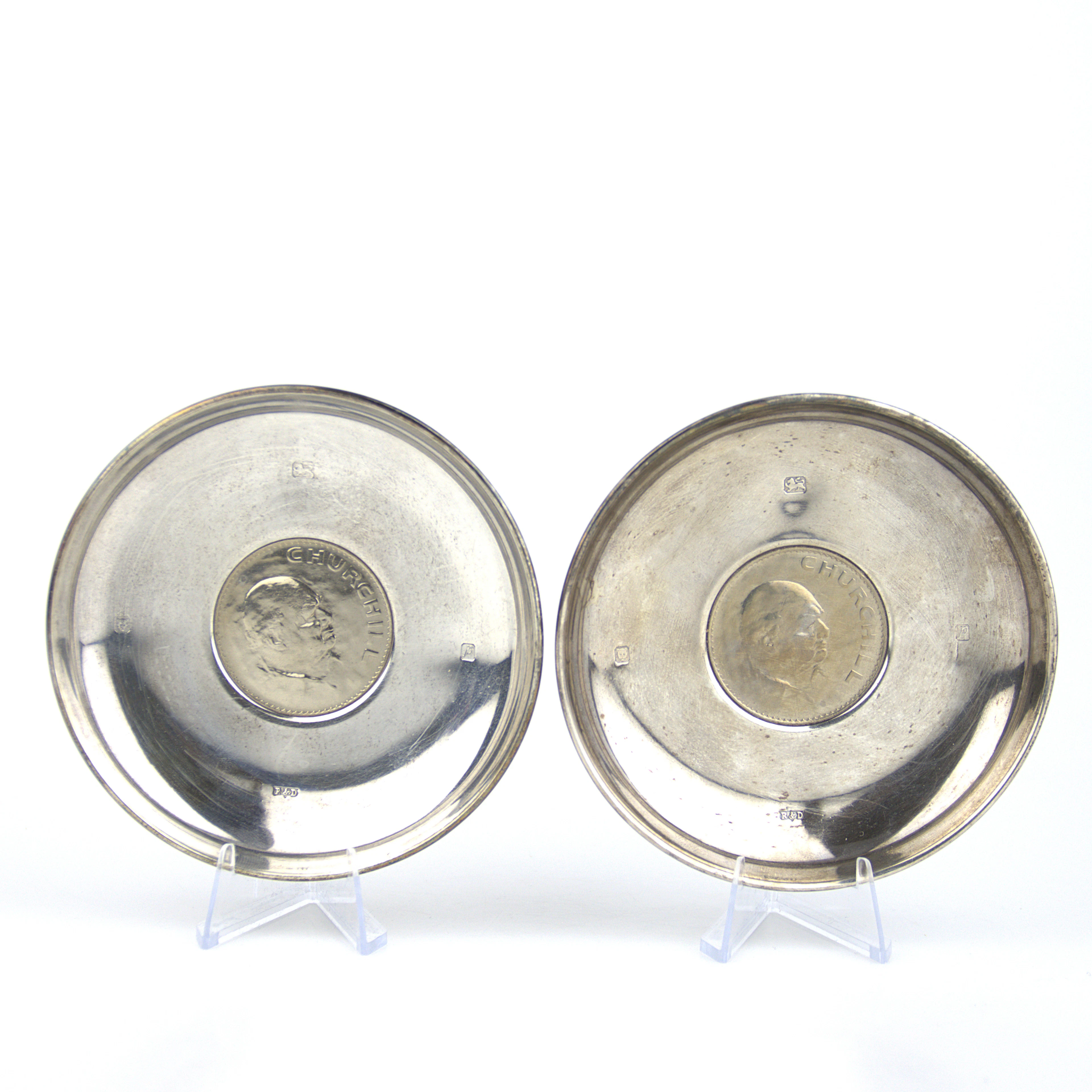 FAT med MINNESMYNT, 2 st. silver, Churchill och Drottning Elisabeth