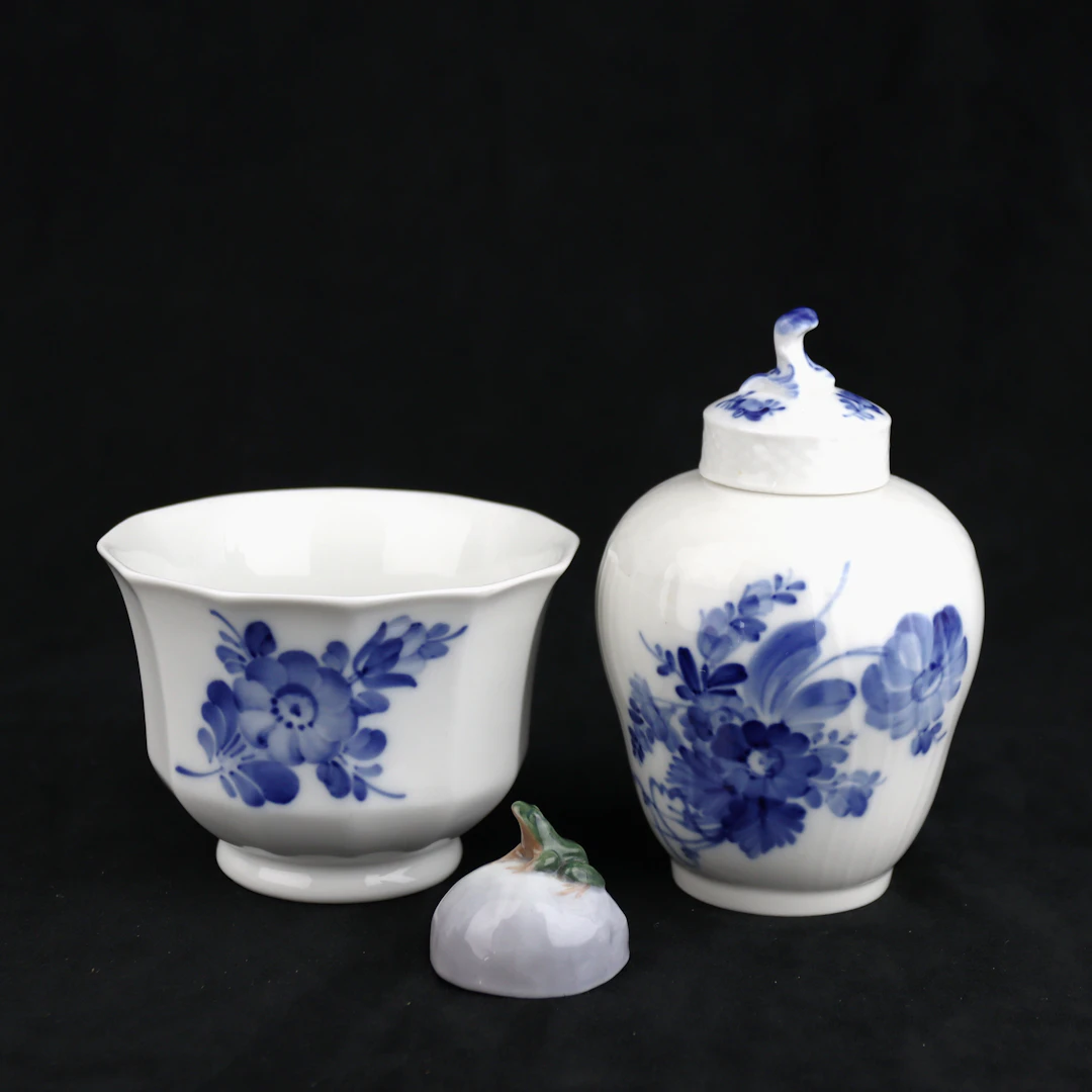 SERVISDELAR och FIGURIN, 3 delar, porslin, Royal Copenhagen, Danmark.
