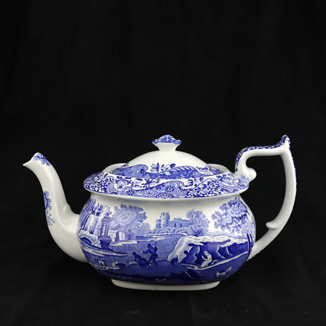 TEKANNA, "Spode´s Italian", Copeland, England, flintgods med blå slottsdekor