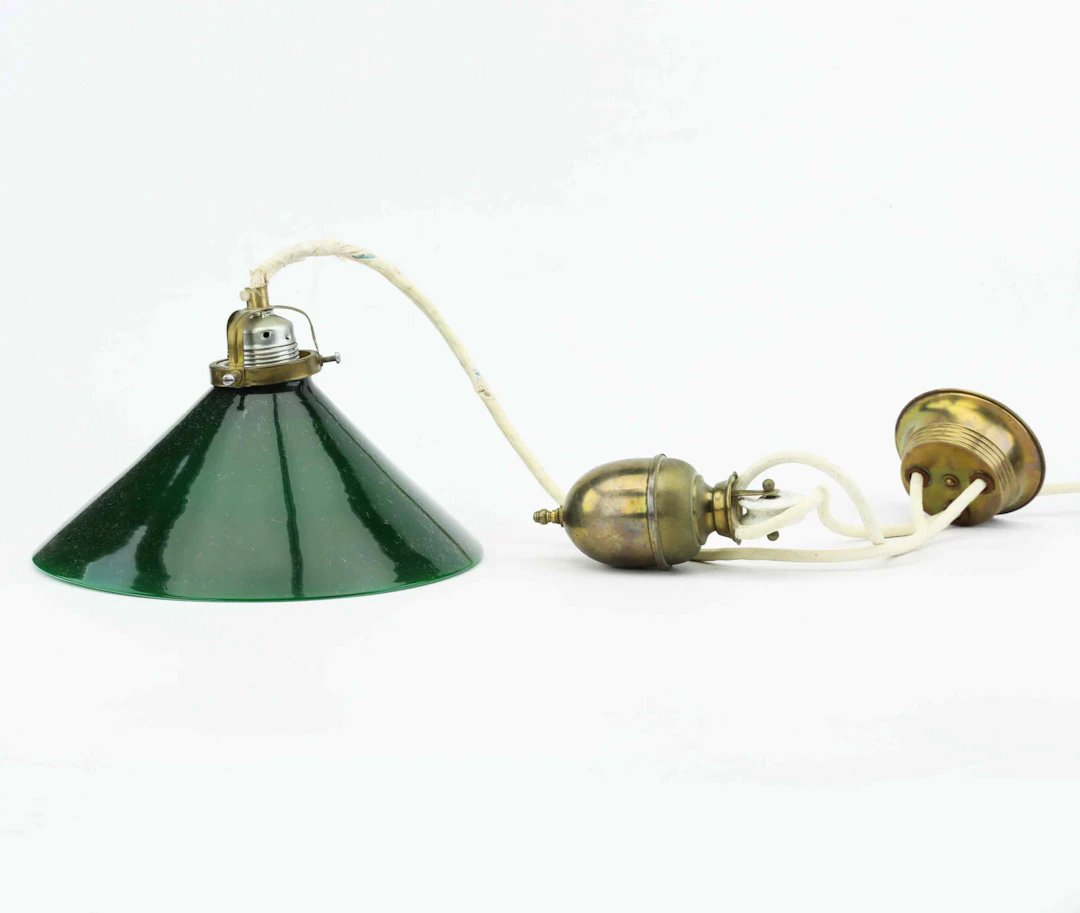 SKOMAKARLAMPA, glas, mässing, tidigt 1900-tal.