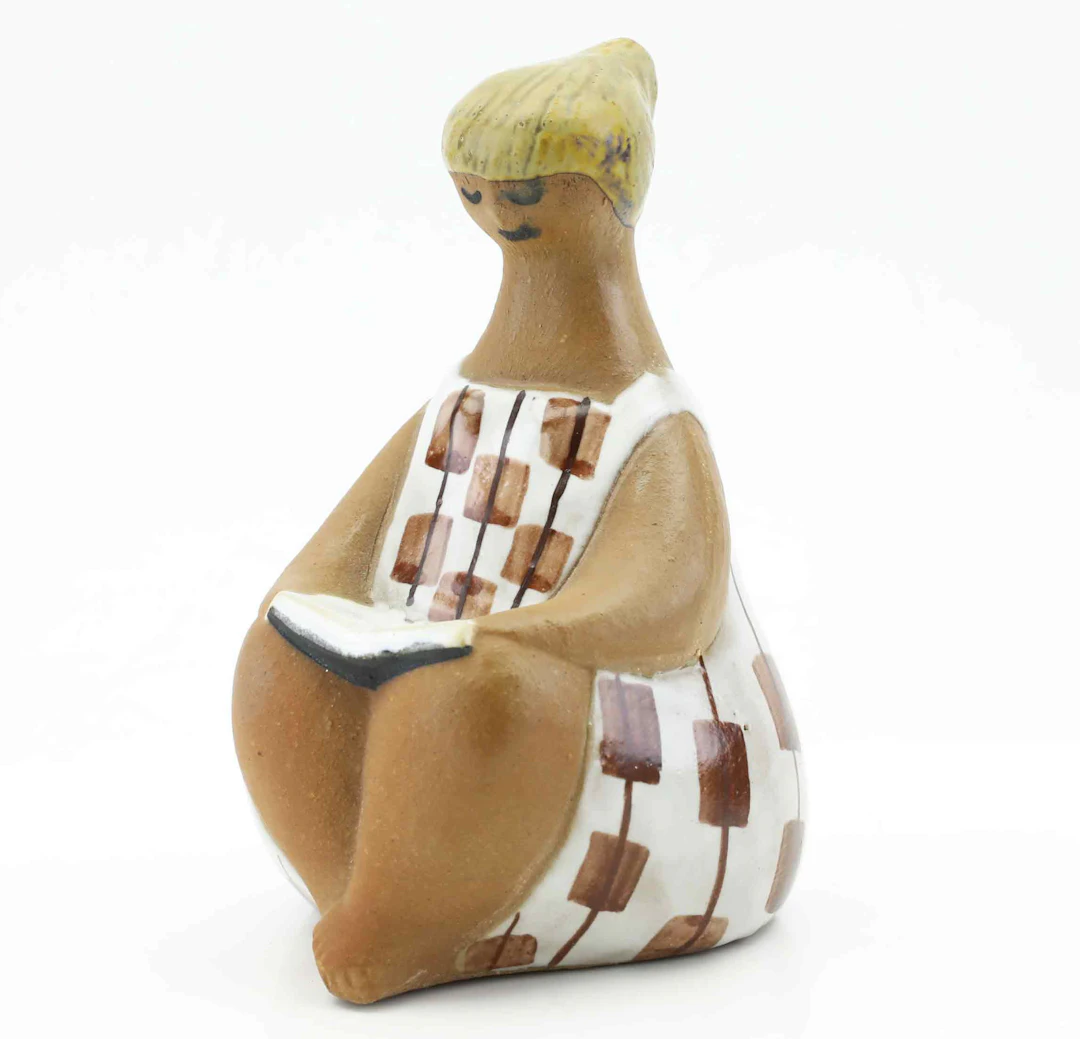 LISA LARSON. Figurin, stengods, "Charlotte", ur serien "ABC-flickor"