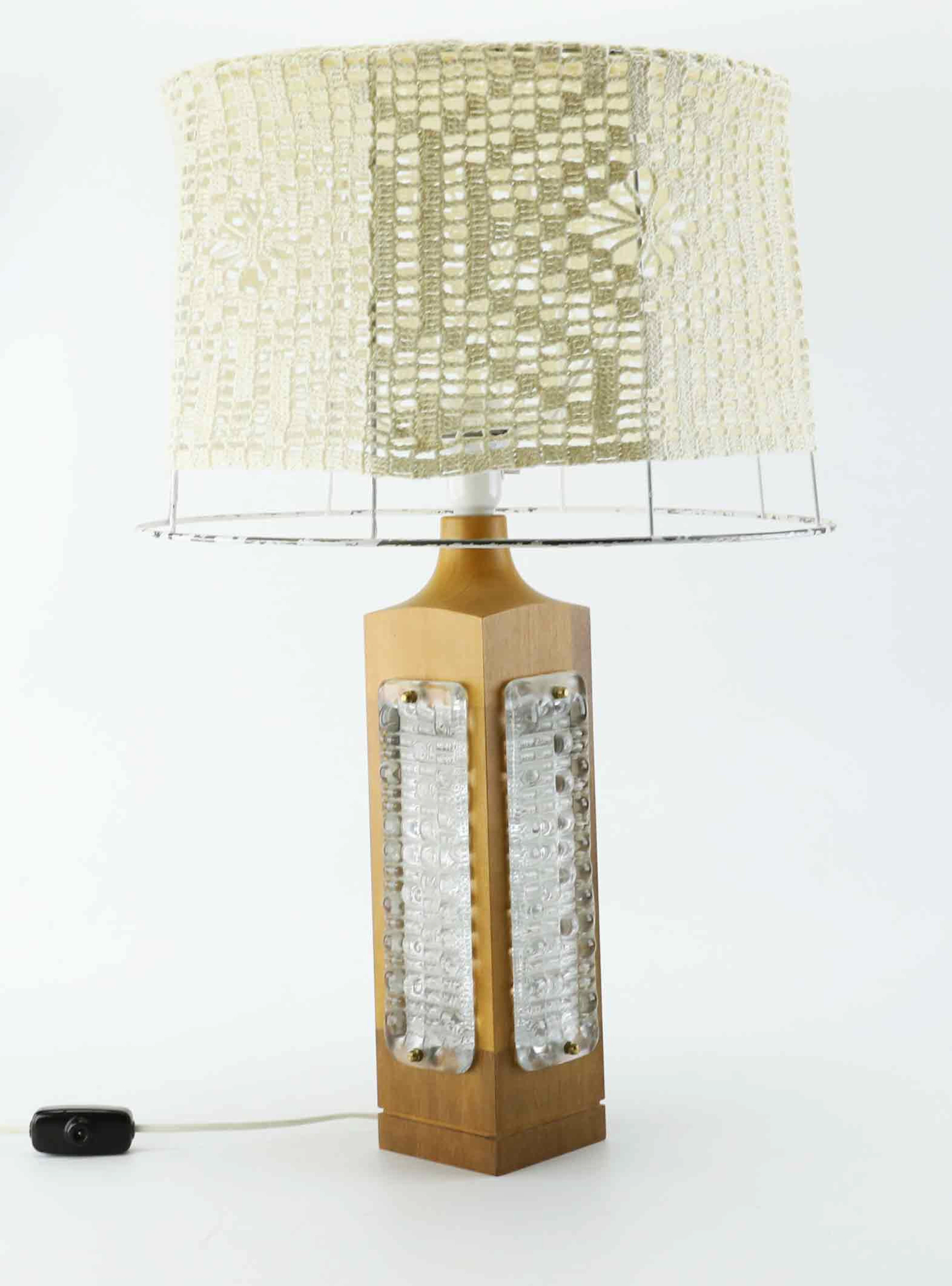BORDSLAMPA, trådskärm, trä och glas, 1970-tal.