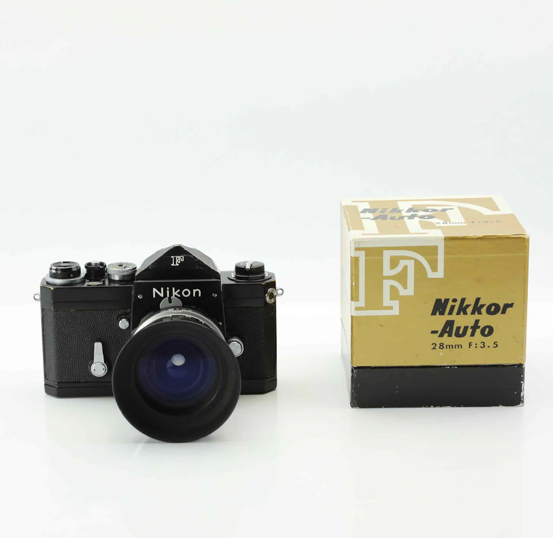 KAMERA, Nikon F, objektiv Nikor.