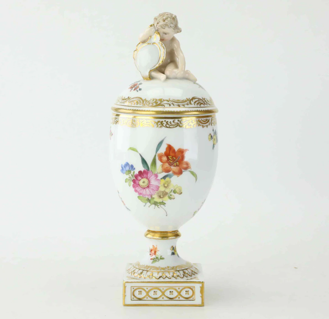 LOCKURNA, porslin, Glyptoteket, Royal Copenhagen, Danmark.