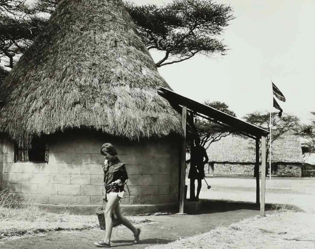 SVEN GILLSÄTER (1921-2001). Fotografi, Flicka i afrikansk by, 1900-talets mitt.