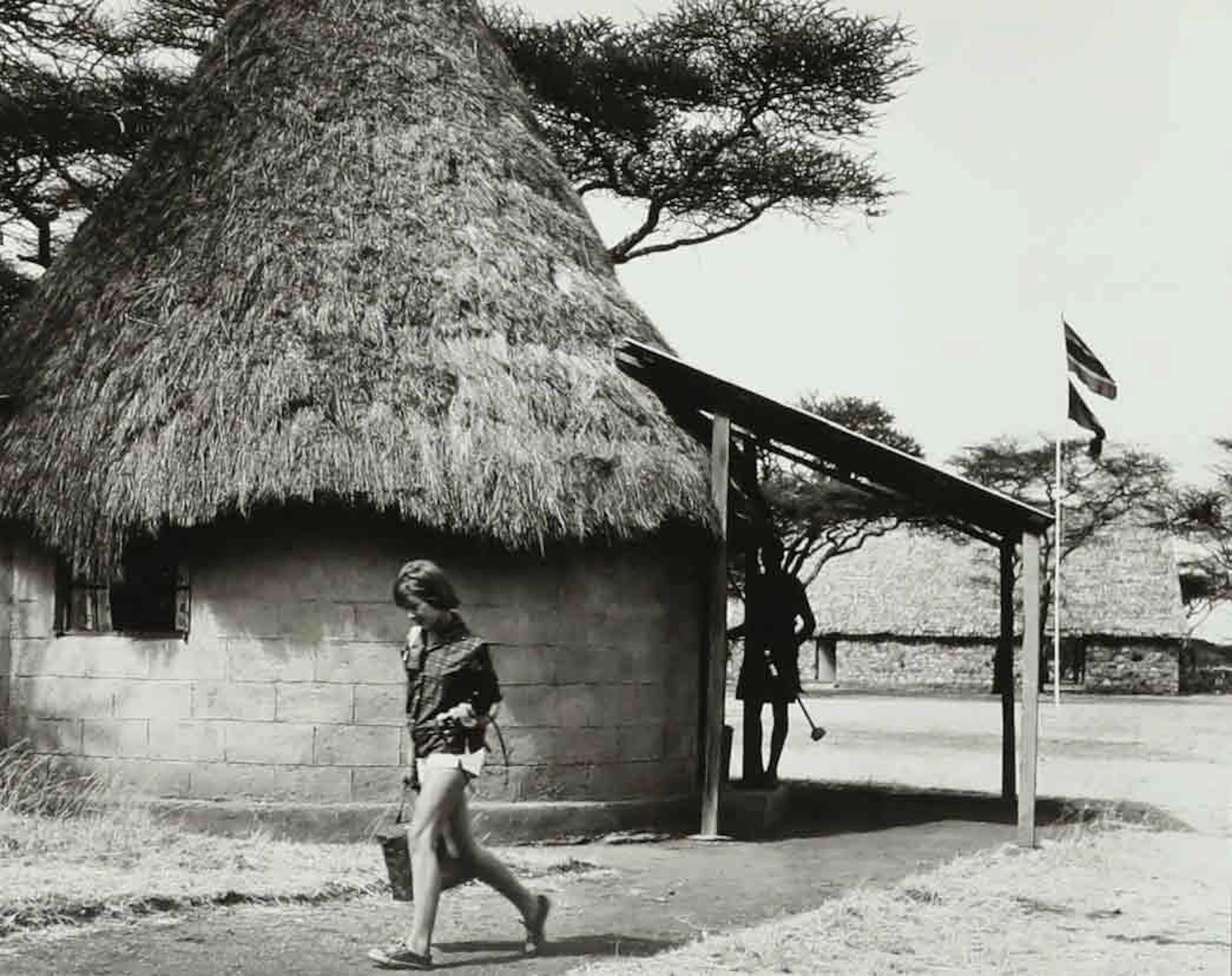 SVEN GILLSÄTER (1921-2001). Fotografi, Flicka i afrikansk by, 1900-talets mitt.