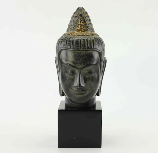 SKULPTUR, trä, efter Head of Pranhaparamita, 1900-tal.