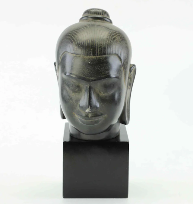 SKULPTUR, trä, efter Head of Jayavarman VII, 1900-tal.