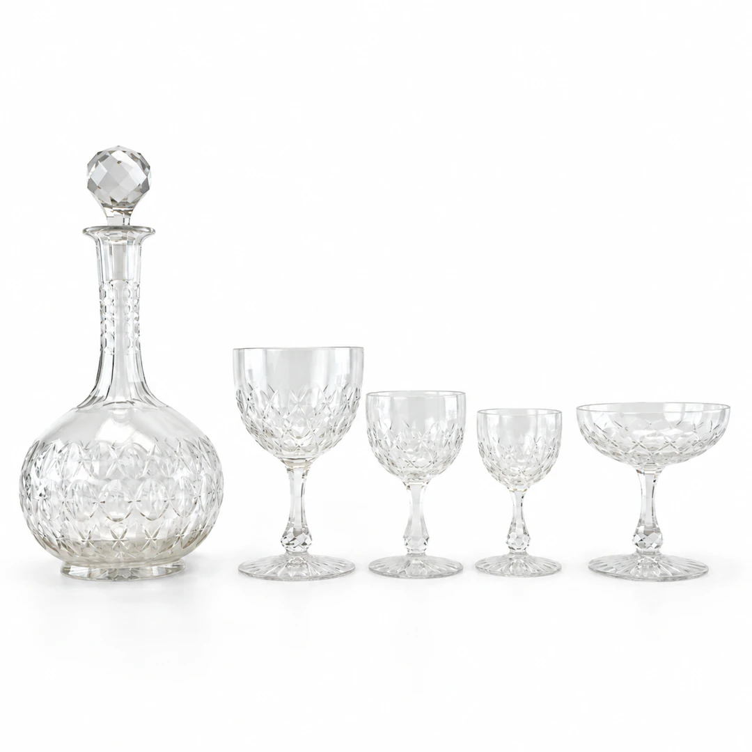 GLASSERVIS, 60 delar, kristall, Frankrike, 1900-talets början.