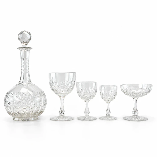 GLASSERVIS, 60 delar, kristall, Frankrike, 1900-talets början.
