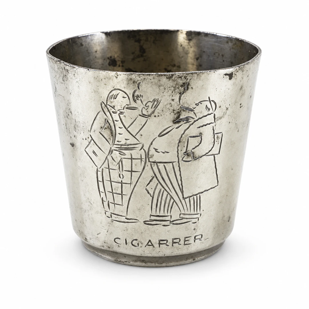 SYLVIA STAVE (1908-1994). TILLSKRIVEN. cigarrburk, tenn, Art Déco