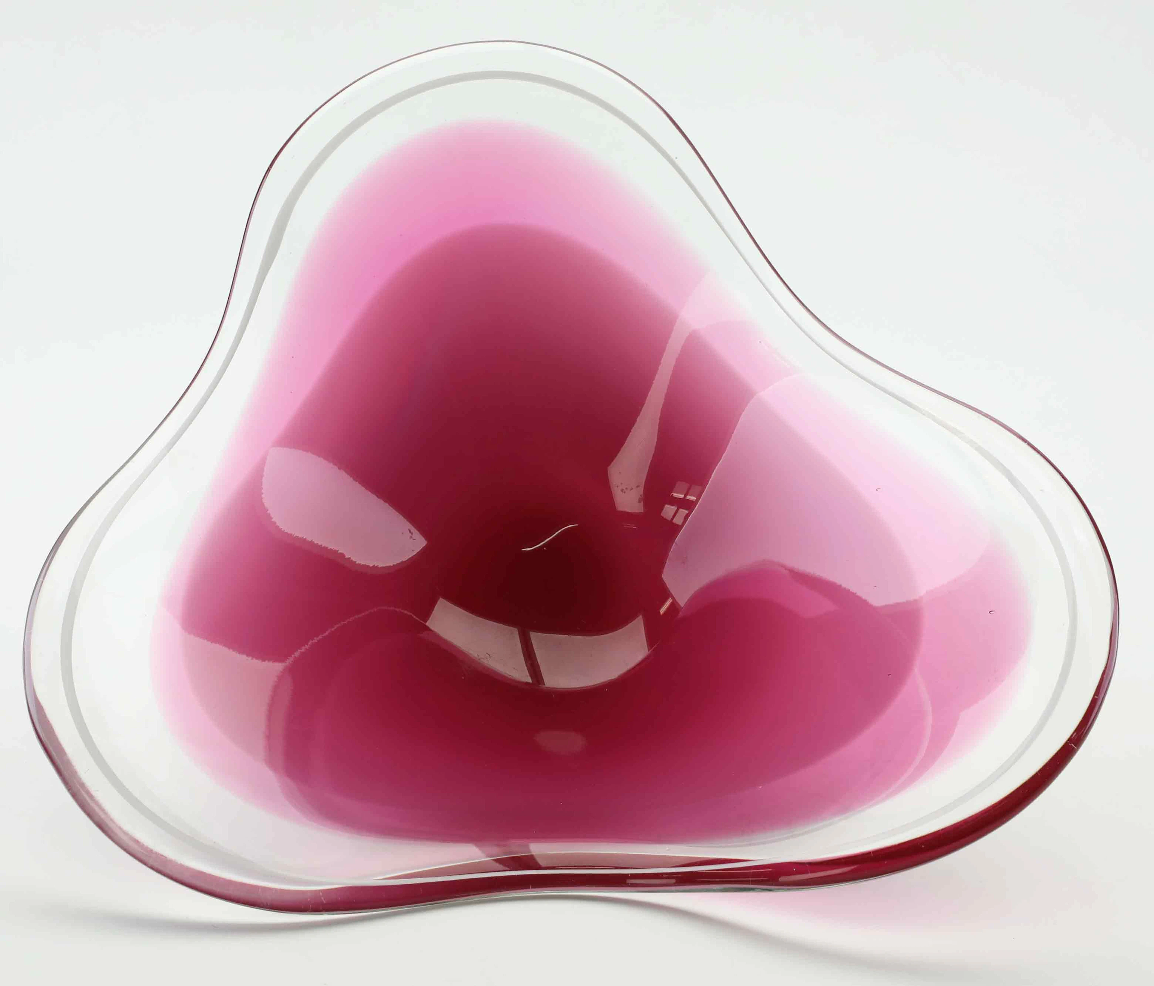 PAUL KEDELV. Skål, konstglas, "Coquille", Flygfors, daterad -56.