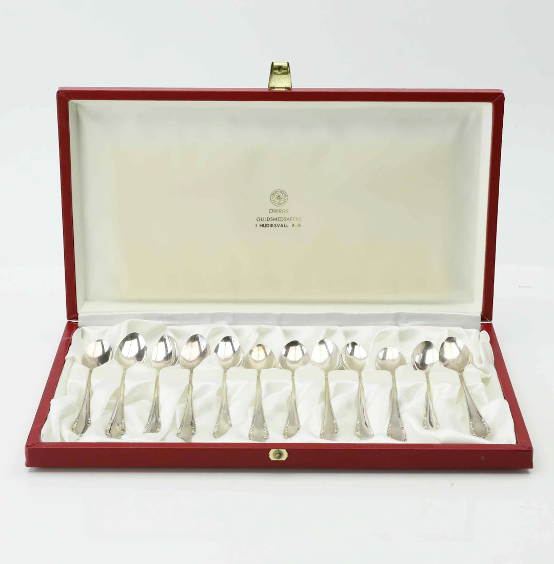 KAFFESKEDAR, 12 st, silver, modell Haga, JL Hultman, Stockholm, 1957.