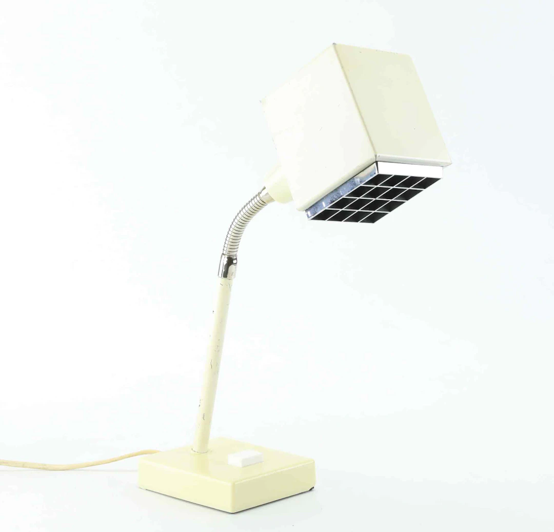 BJÖRN SVENSSON. Bordslampa, "Kuben", metall/plast, Elidus, 1970-tal.