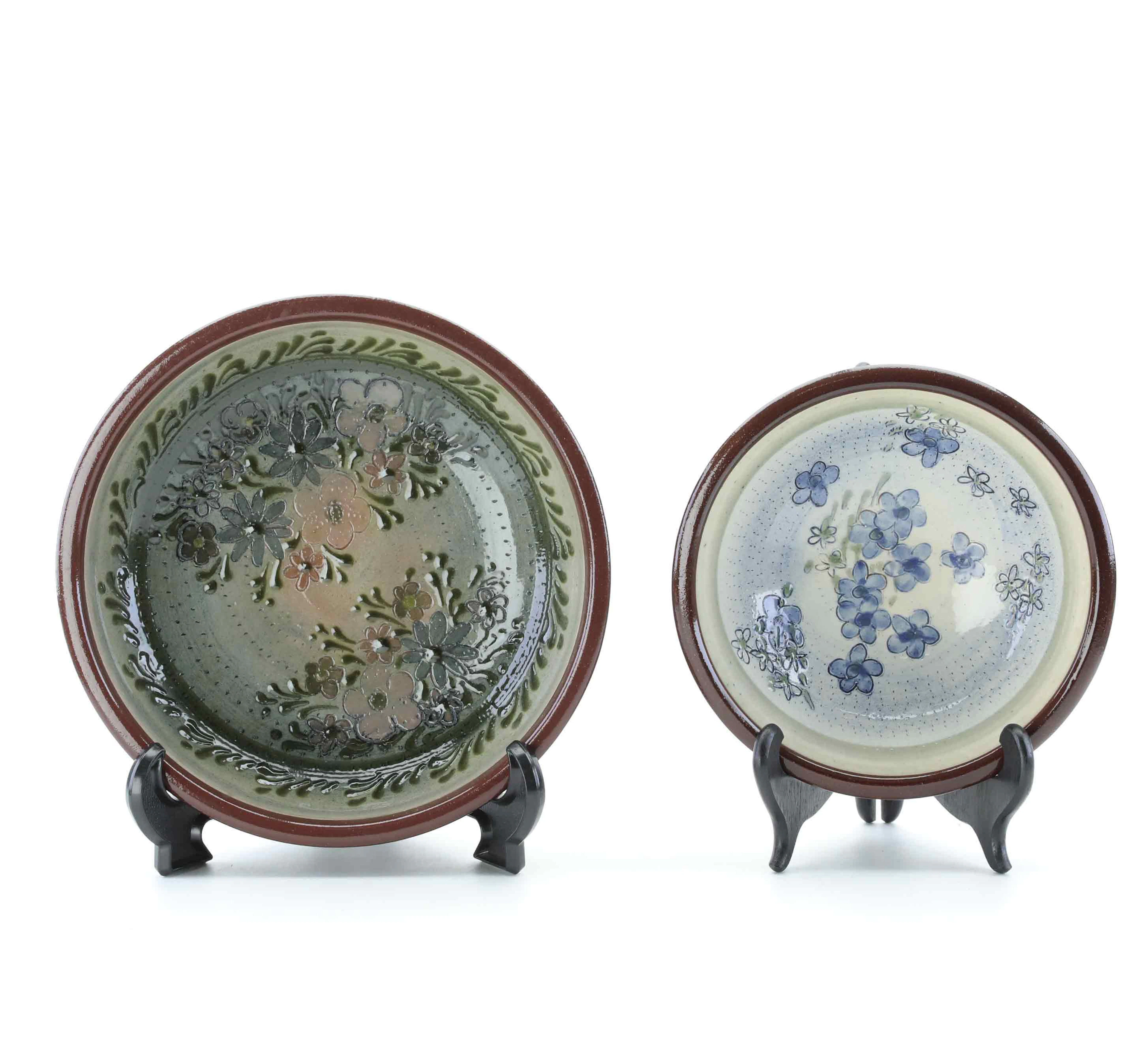 MARGOT ÖJEMARK. skålar, 2 st, lergods, monogramsignerade.