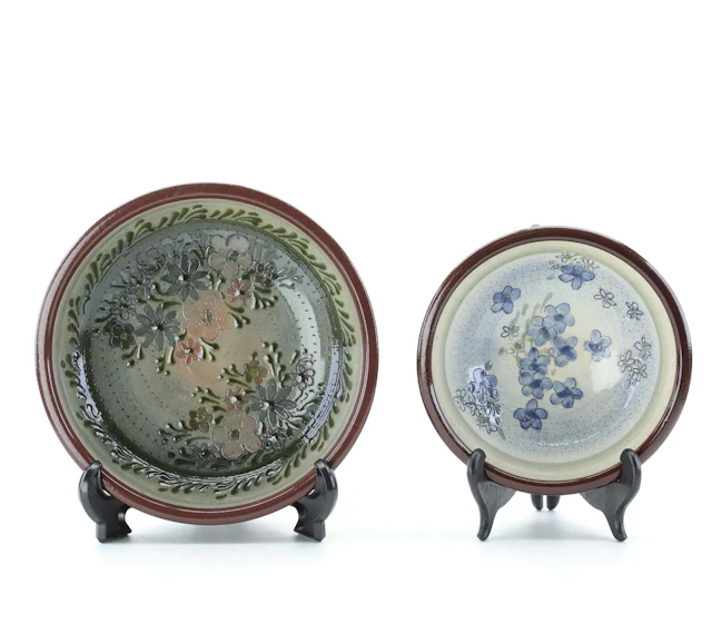 MARGOT ÖJEMARK. skålar, 2 st, lergods, monogramsignerade.