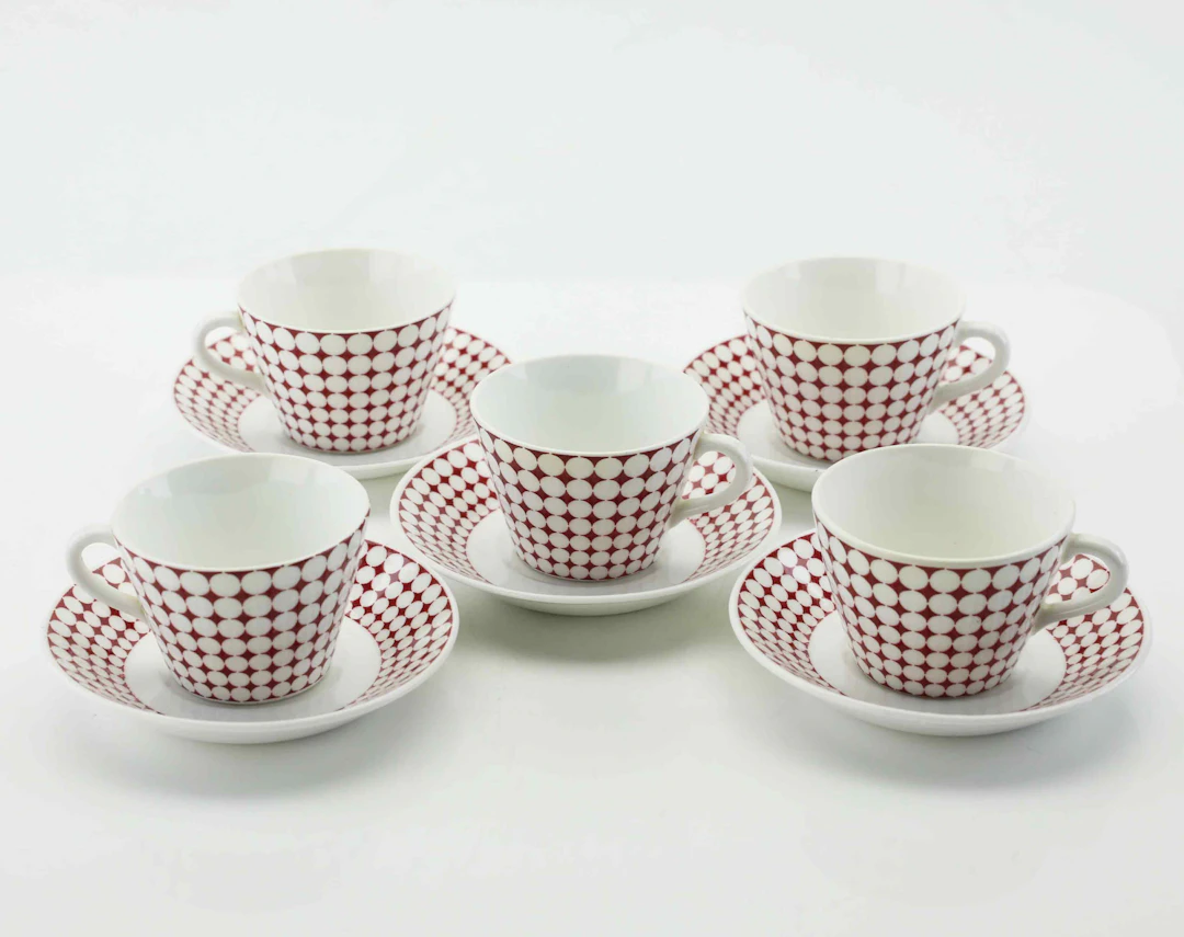 STIG LINDBERG. Kaffekoppar med fat, 10 delar, "Eva", benporslin, Gustavsberg