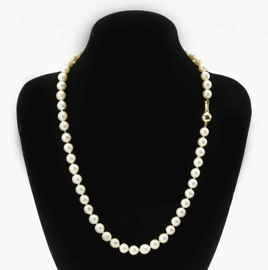 PÄRLCOLLIER, lås i Guld 18K, odlade pärlor, 1900-talets slut.