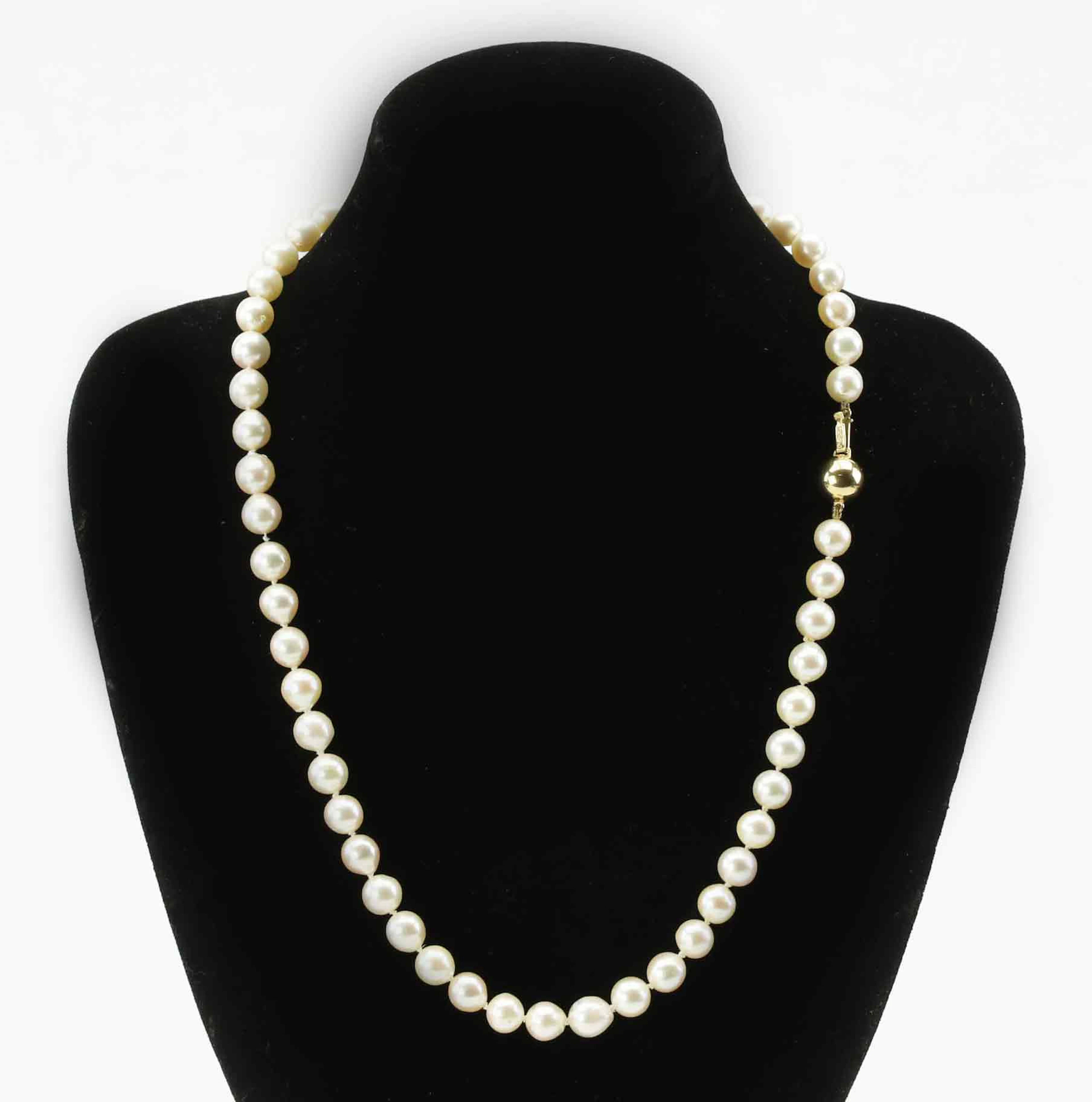 PÄRLCOLLIER, lås i Guld 18K, odlade pärlor, 1900-talets slut.