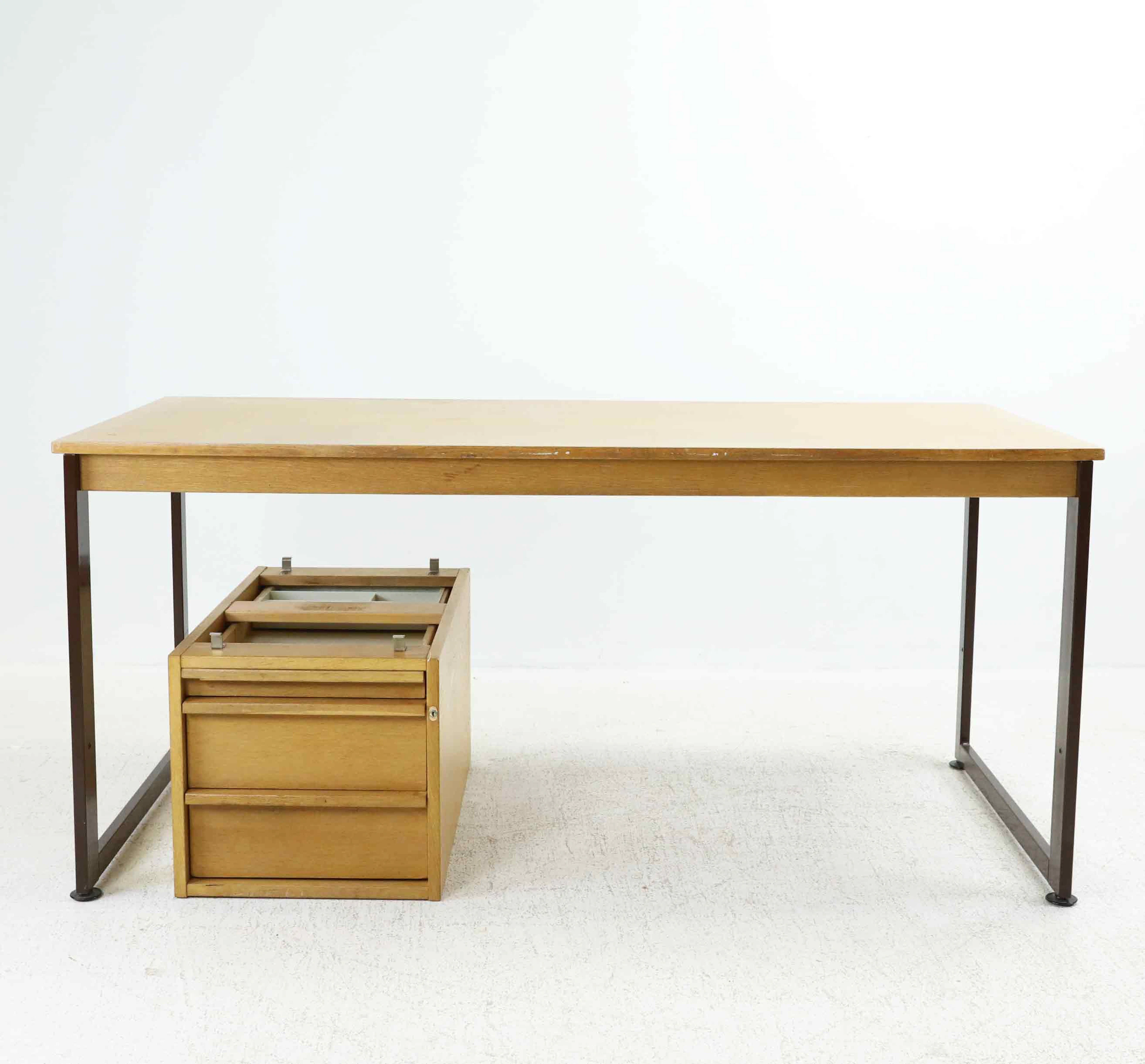 SKRIVBORD, Ek, 1900-talets andra hälft.
