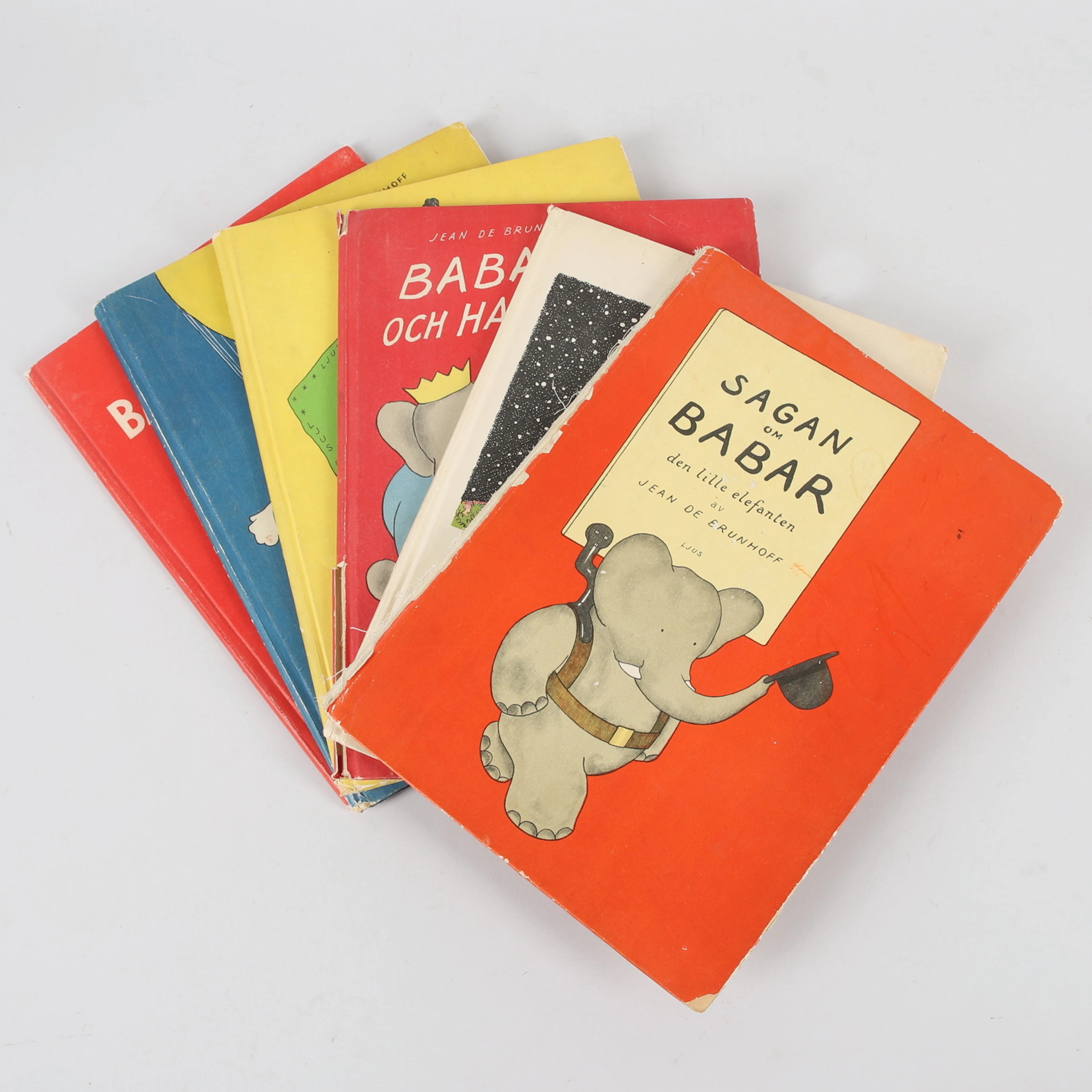 BÖCKER, 6 st, "Babar - den lille elefanten" av Jean de Brunhof, svenska