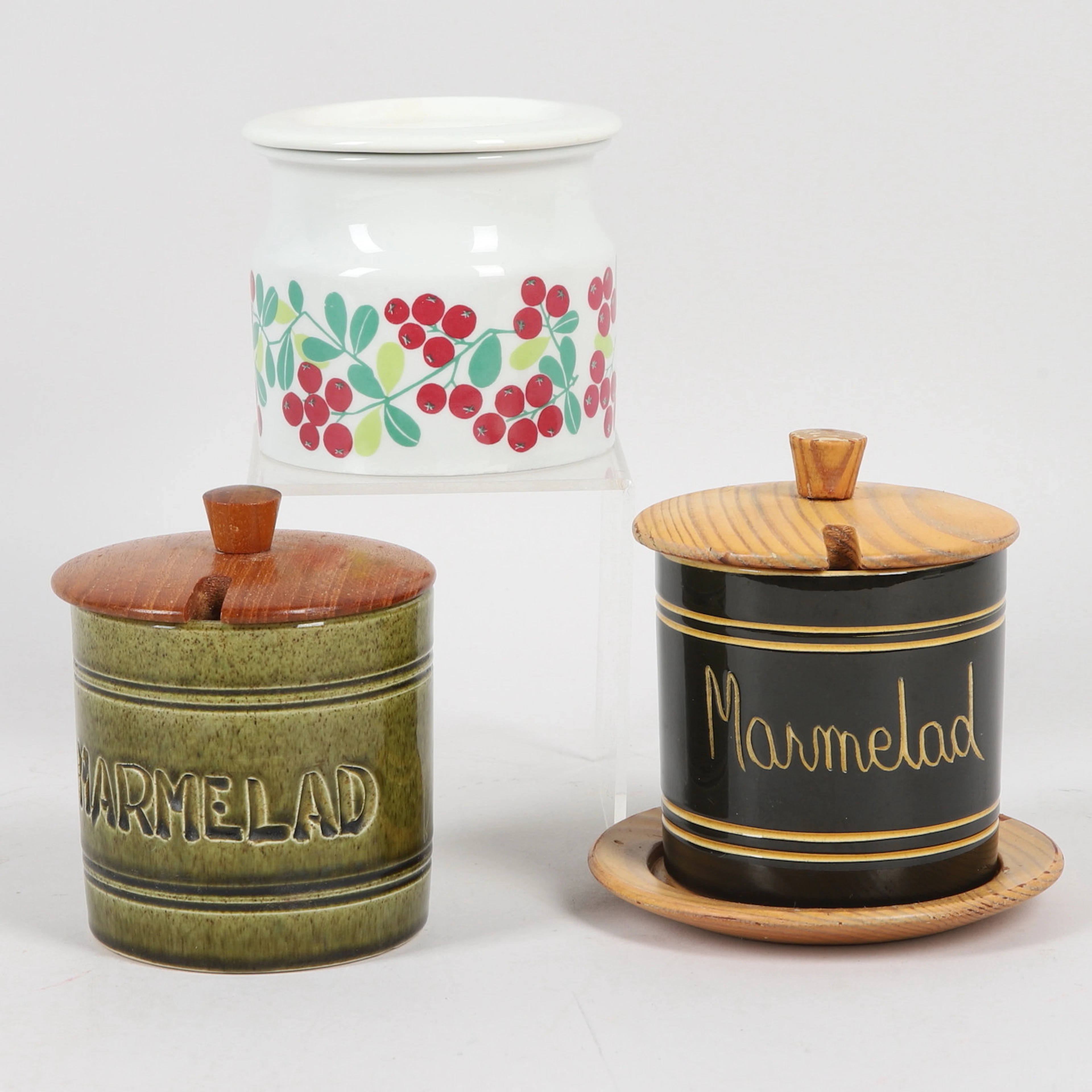 MARMELADBURKAR, 3 delar, porslin & trä, 1900-tal.