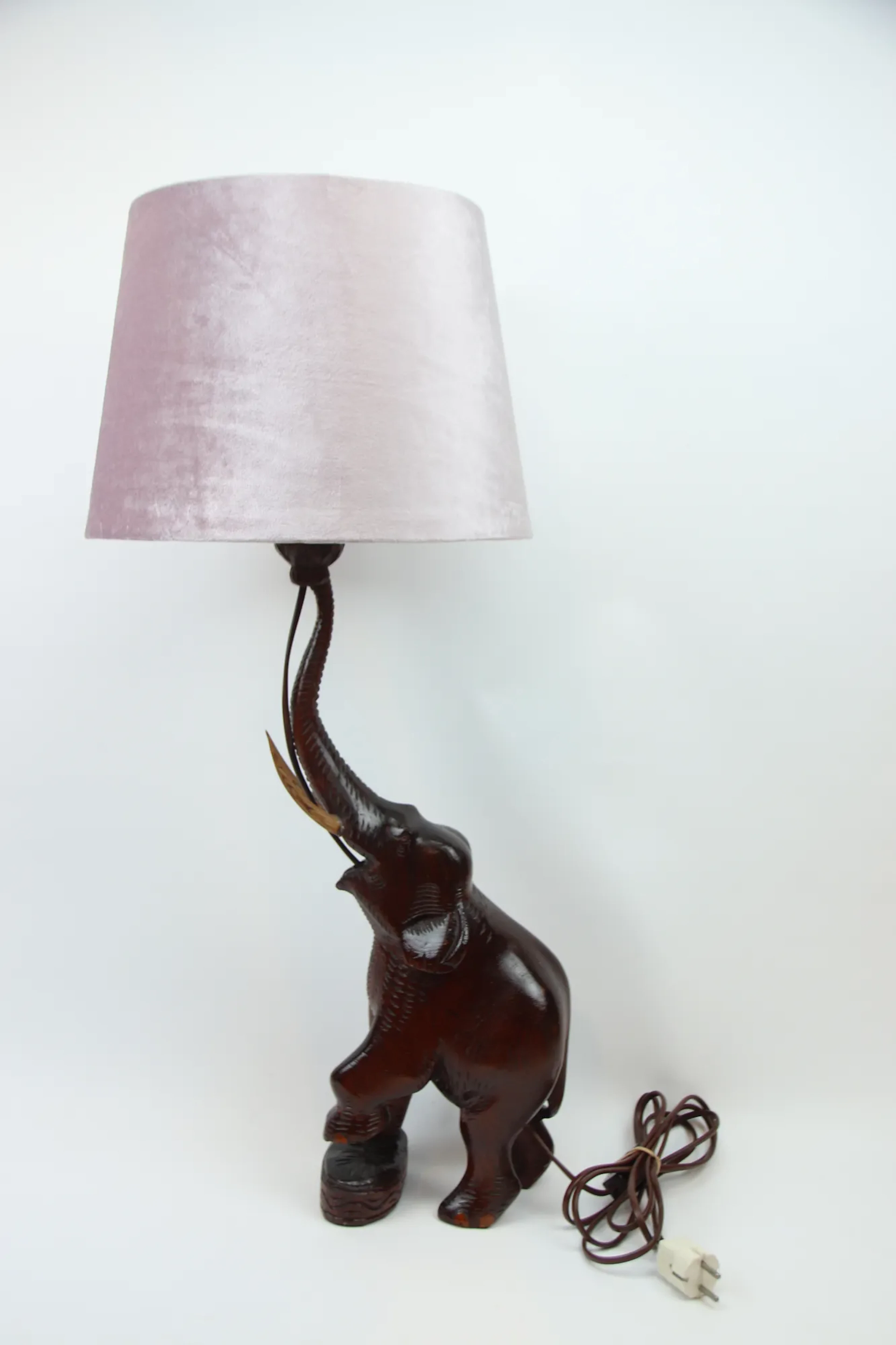 Bordslampa, "Elefant", trä.