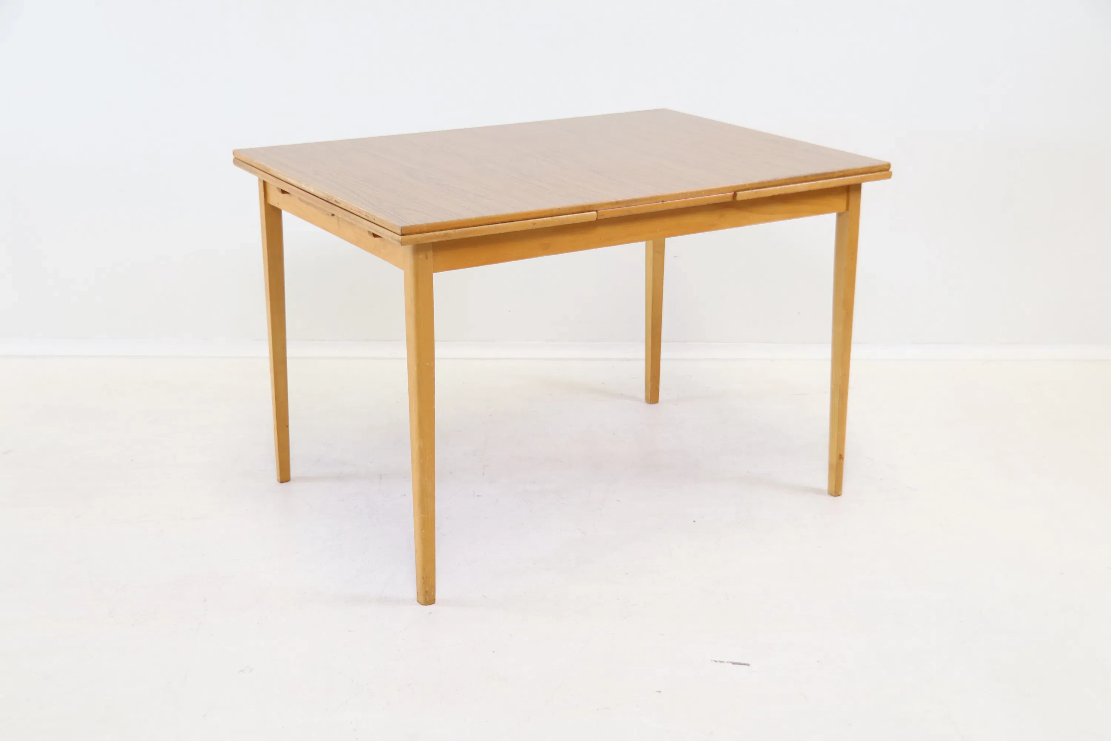Dining table, perstorp top/wood.