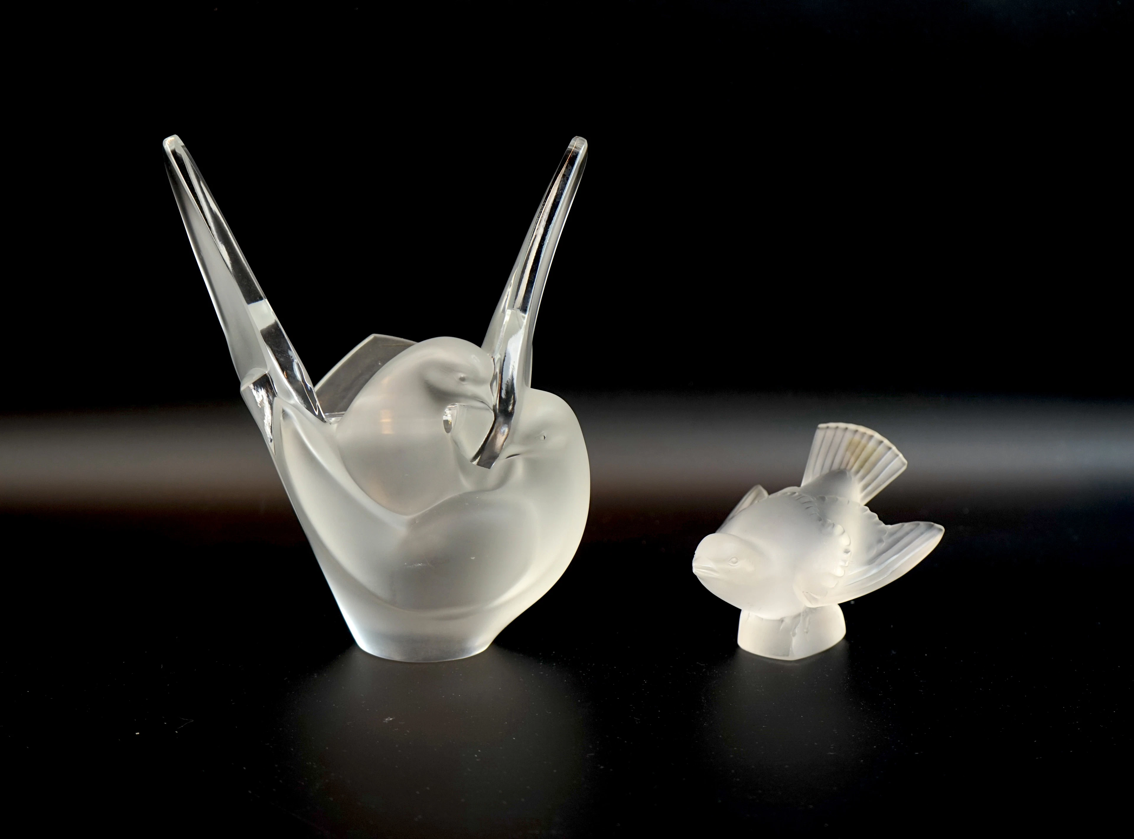 Vaso e statuetta, vetro, Lalique, Francia, incluso ''Sylvie''.